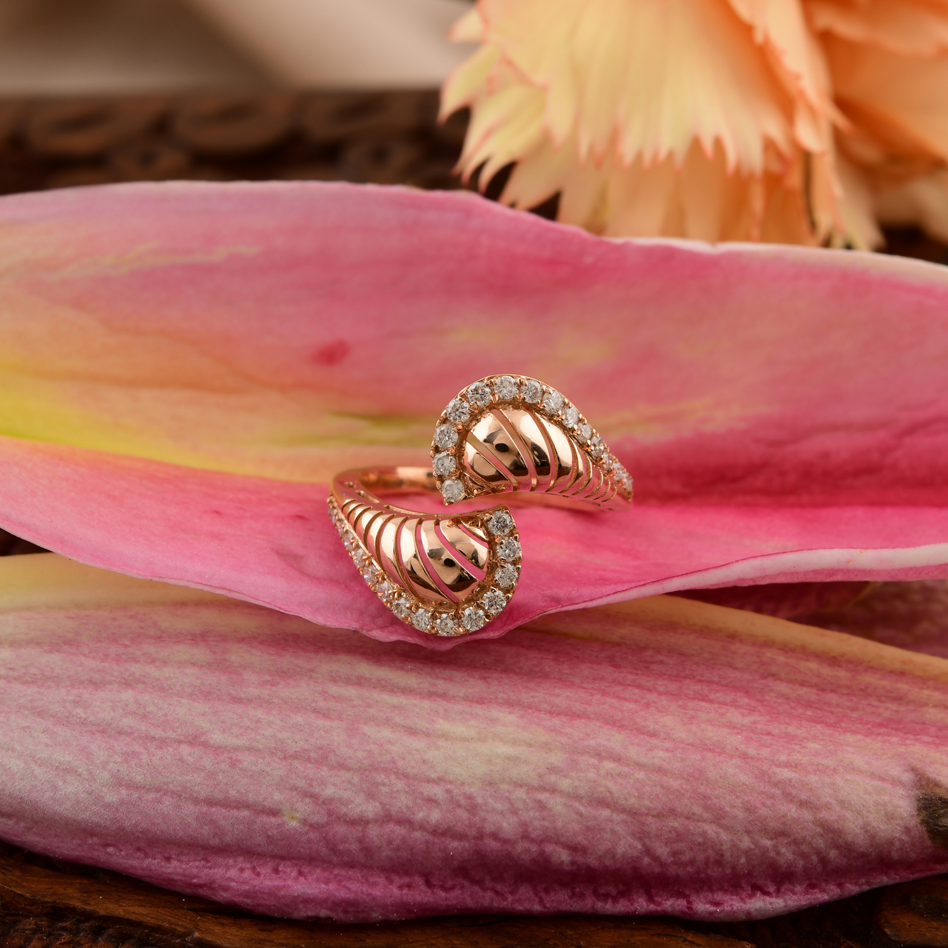 Unique Leaf Motif Natural Diamond Bypass Fine Gold Ring