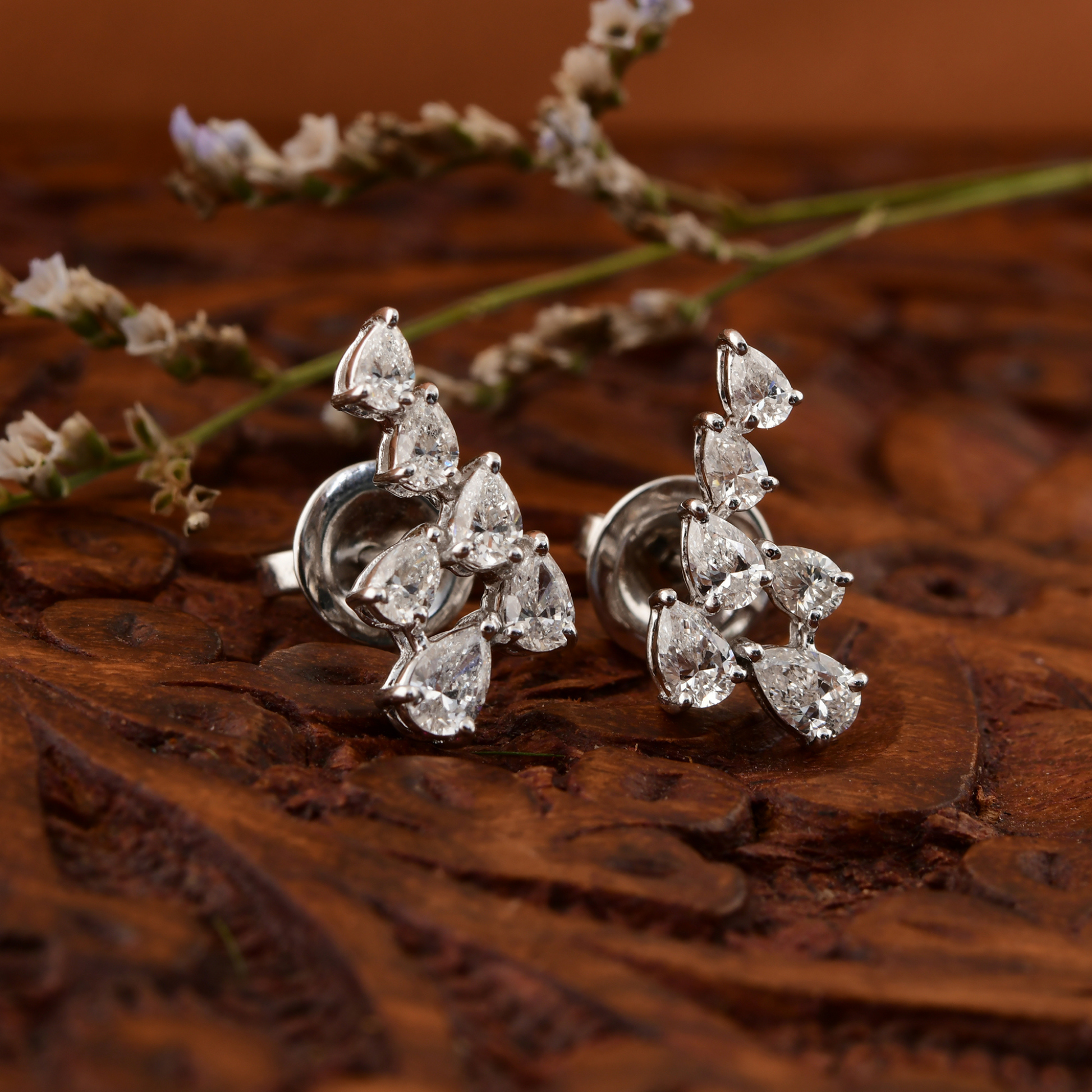 1.07 Ct. Diamond Minimal Stud Earrings in 18K White Gold