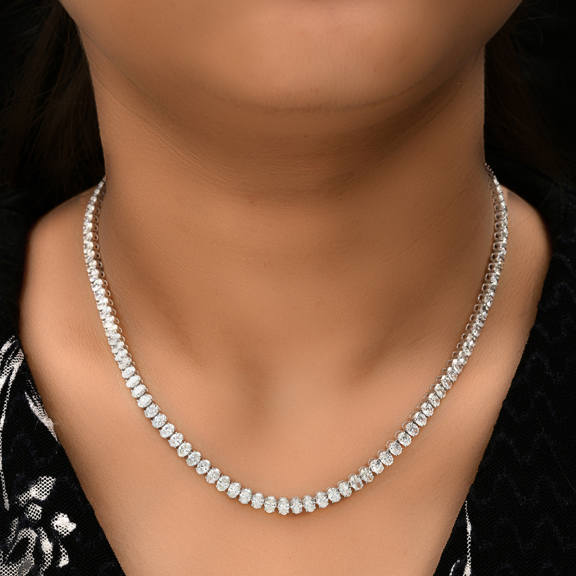 Graduated Oval Cut 17.40 Carat Natural Diamond Gold Tennis Necklace