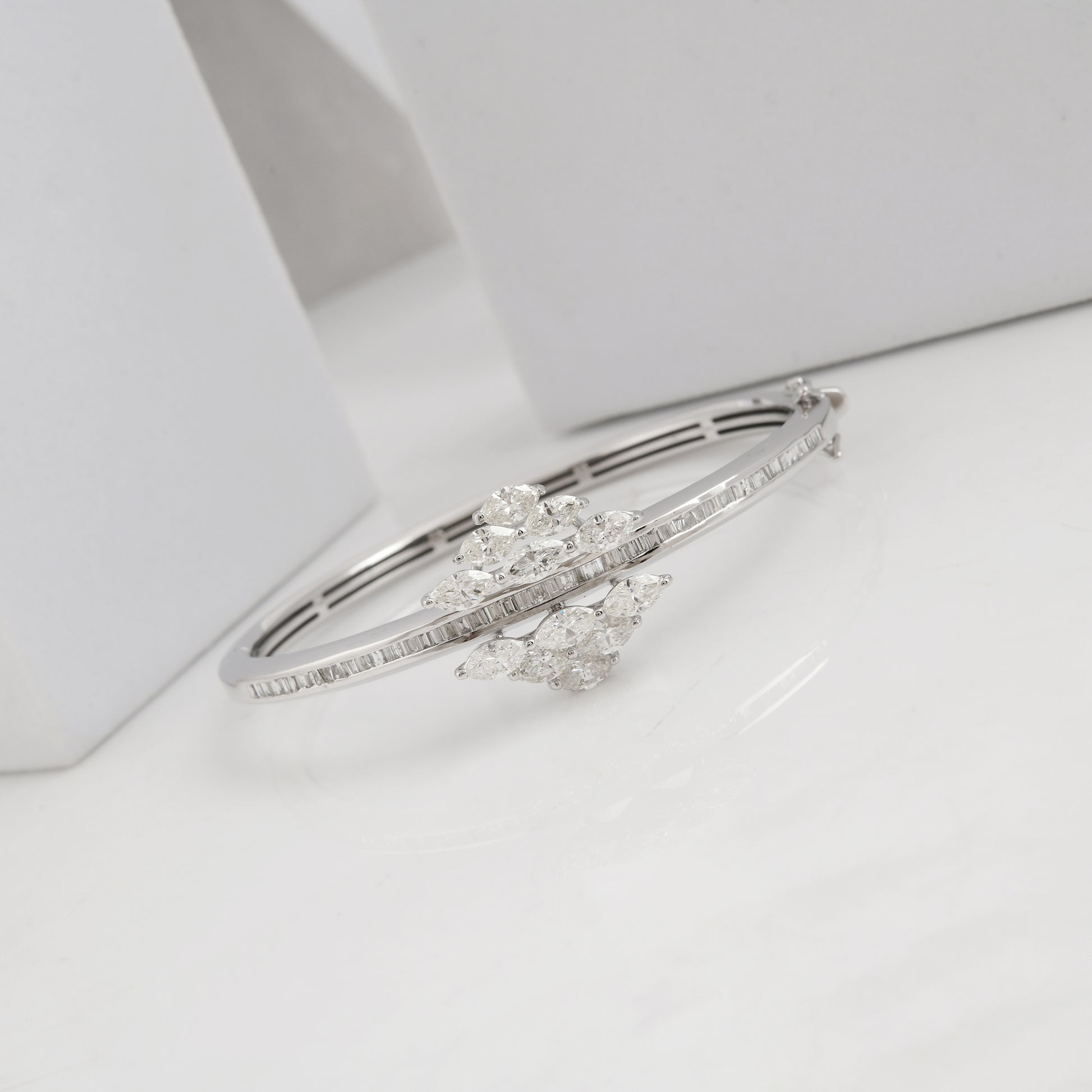 Brilliant Natural Diamond SI Clarity HI Color Cluster Fine Gold Bangle Bracelet