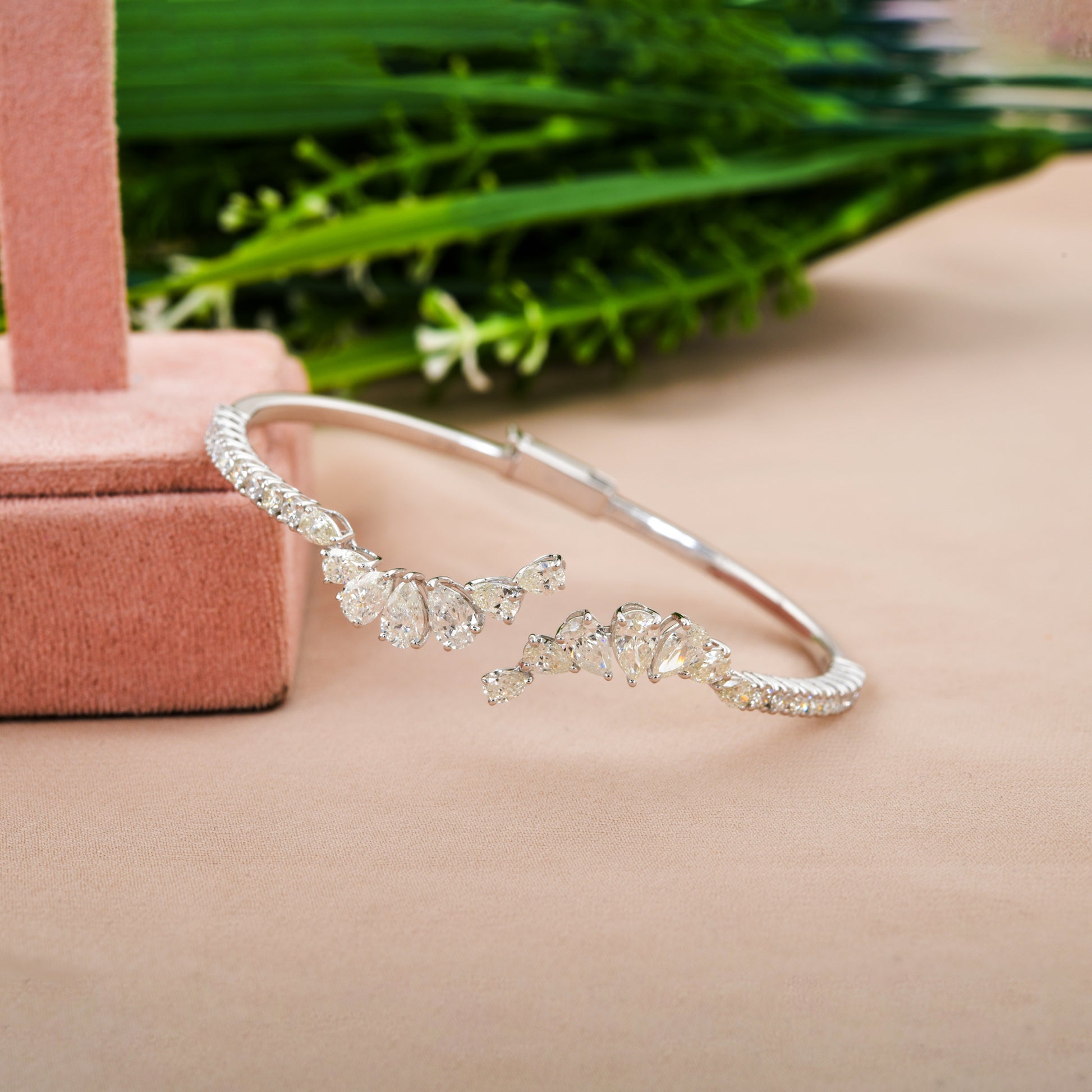 Handcrafted 3.87Ct Mixed Cut Natural Diamond Open Bracelet In Solid Gold