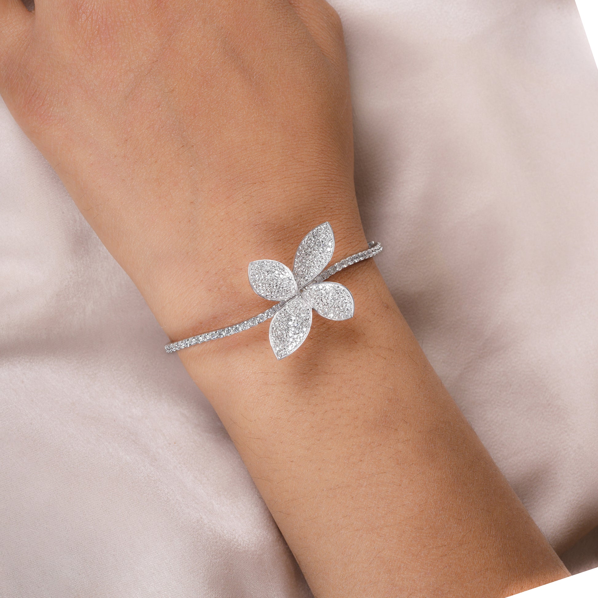 2.65Ct Round Cut Natural Diamond Petal Shape Bangle Bracelet In Solid Gold