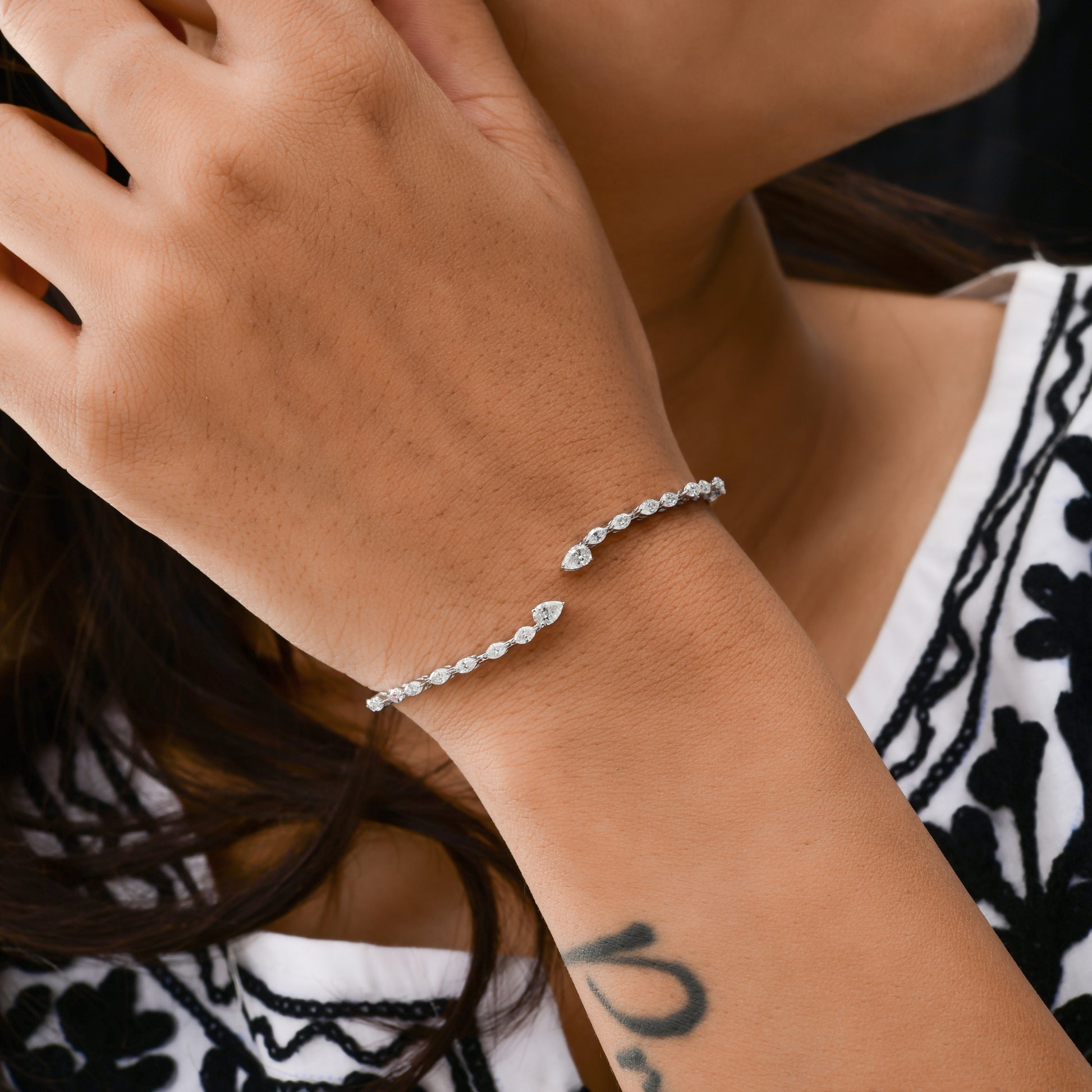 Delicate 1.35Ct Marquise Cut Diamond Open Bangle Bracelet In Fine Gold