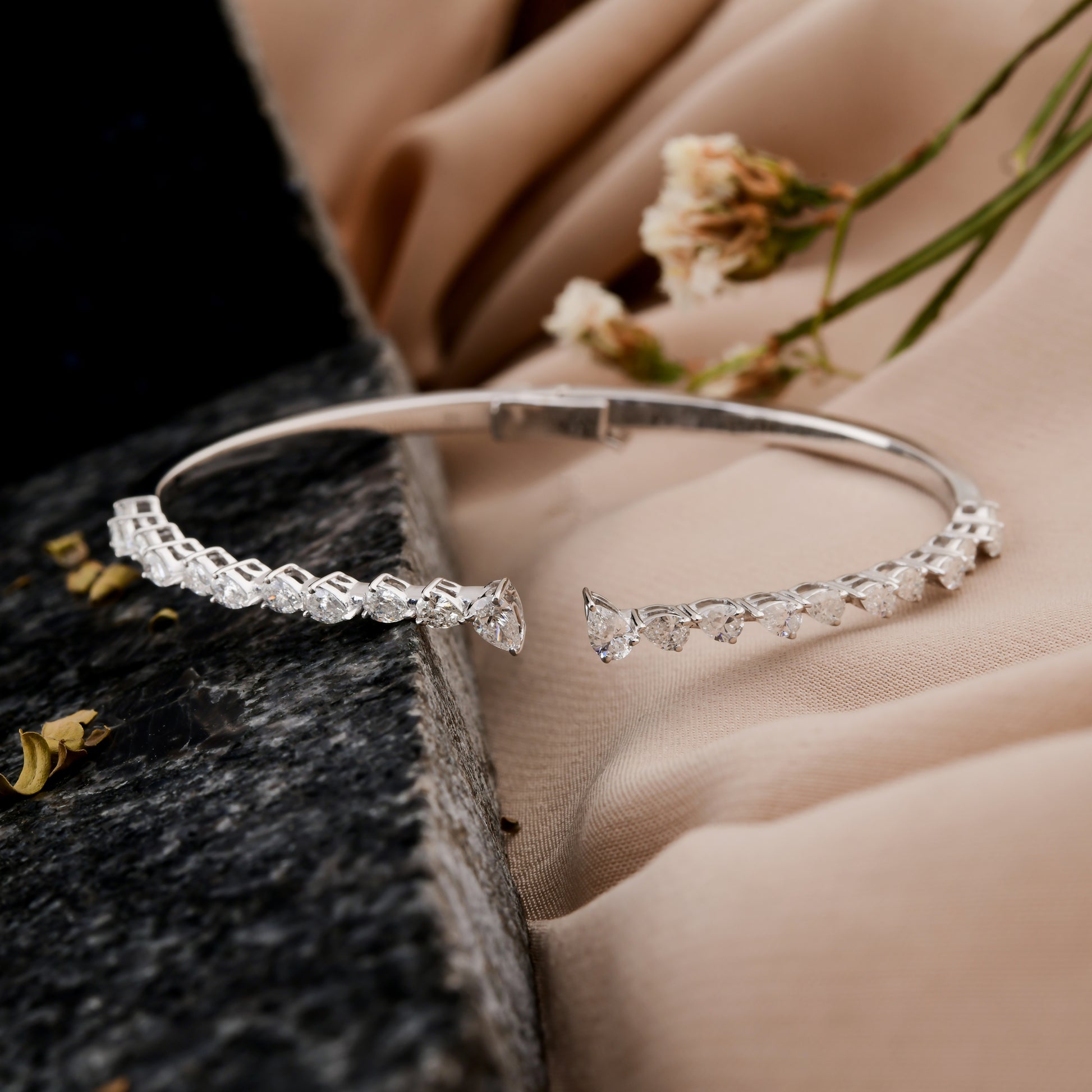 1.6Ct Pear Cut Diamond Open Bangle Bracelet In Fine Gold For Women