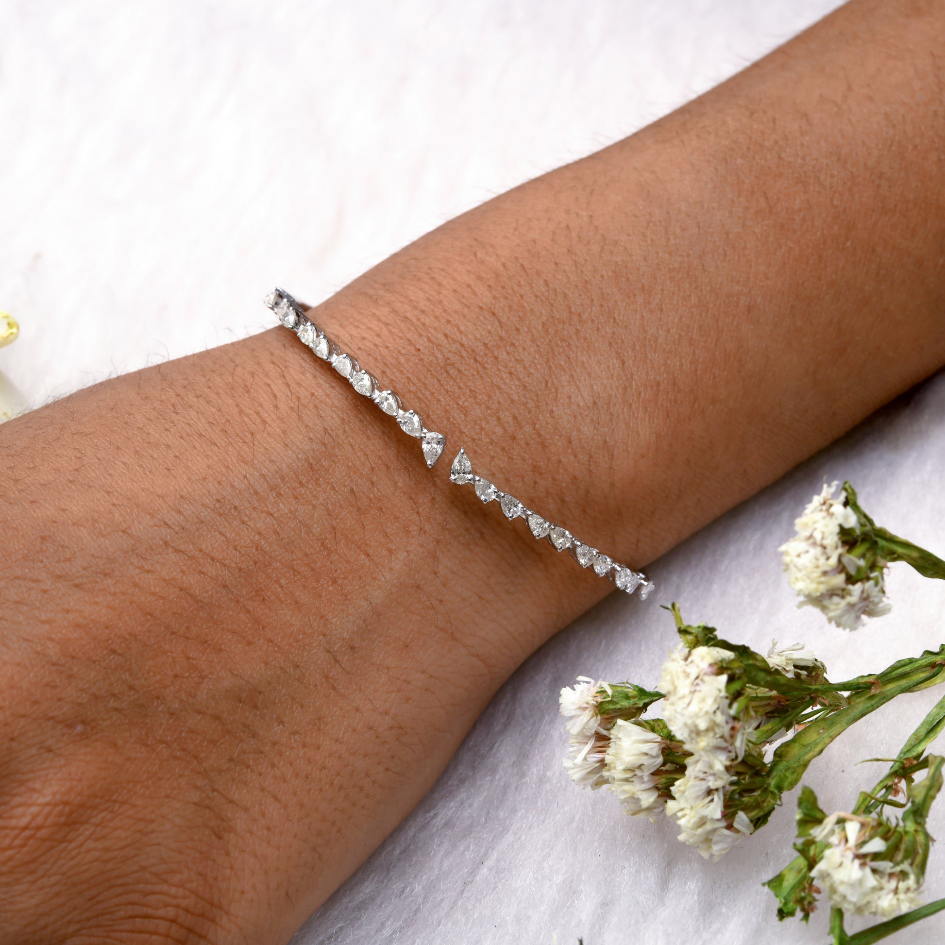 1.6Ct Pear Cut Diamond Open Bangle Bracelet In Fine Gold For Women