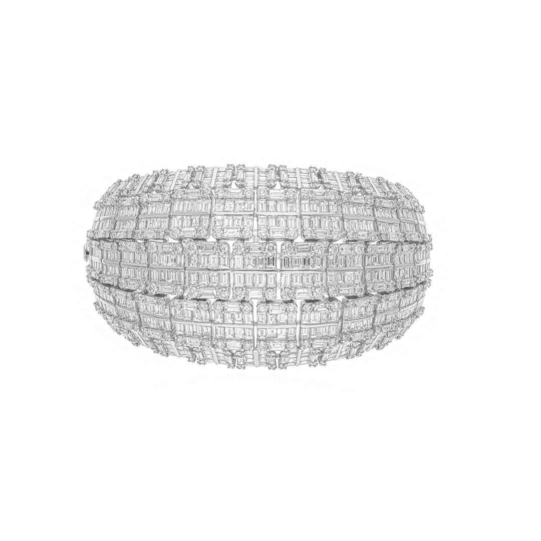 Statement 31Ct Wide Band Natural Diamond Bangle Bracelet In Gold For Women