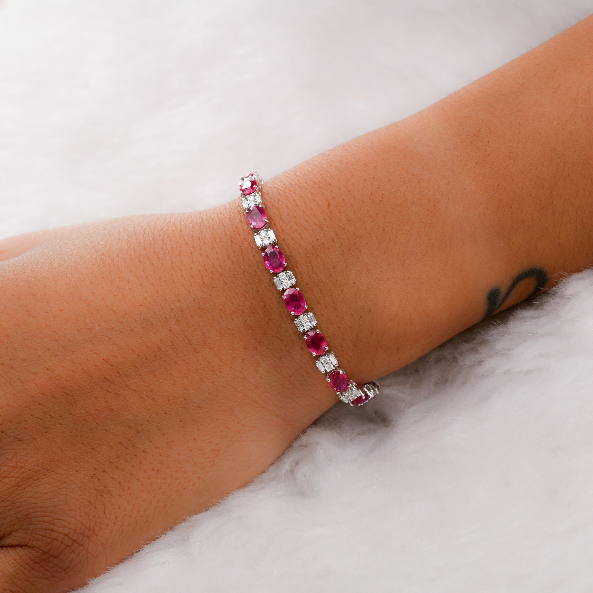 Natural 10.29 Tcw Oval Ruby Gemstone Diamond Gold Tennis Bracelet