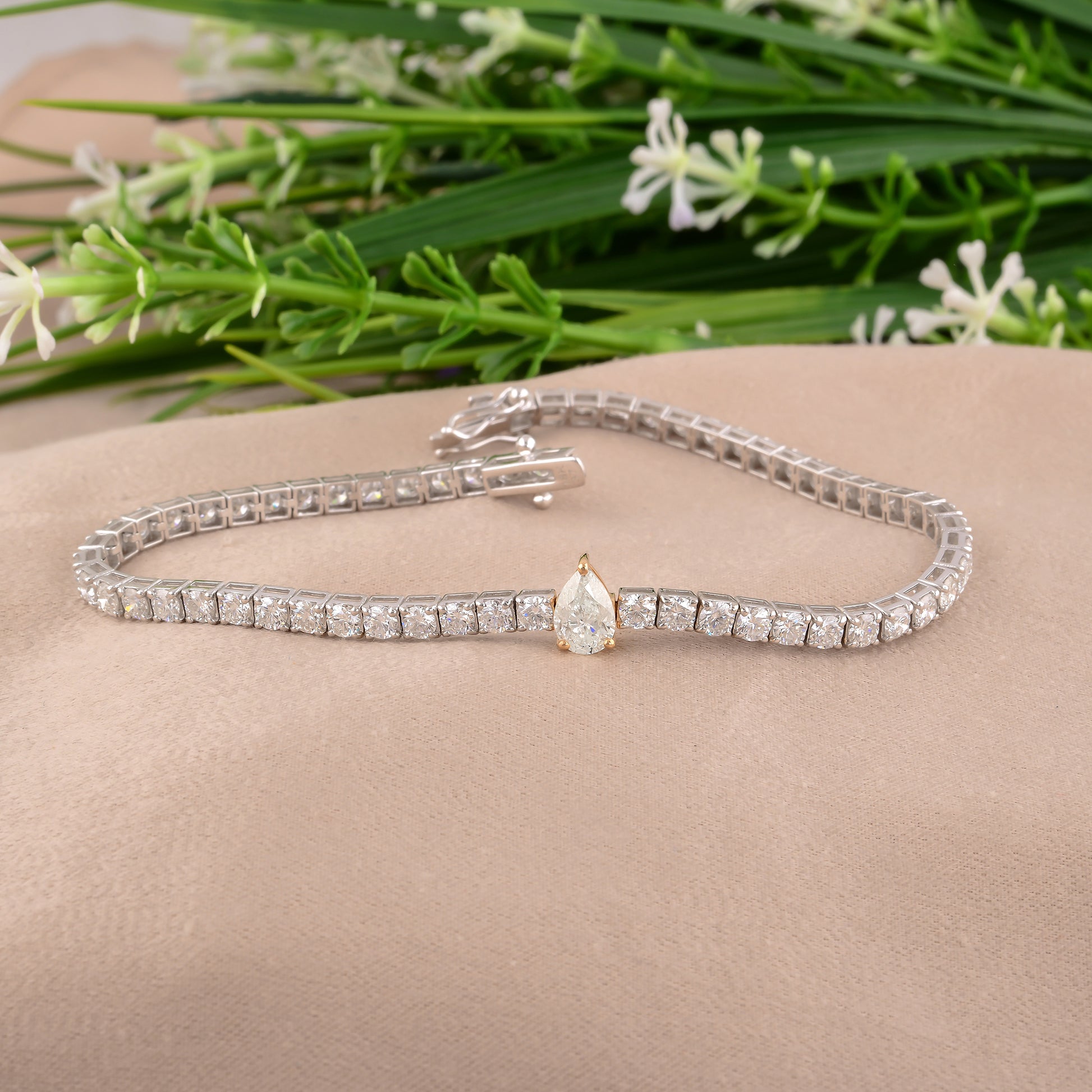 4.41 Carat Pear Round Shape SI/HI Natural Diamond Tennis Gold Bracelet