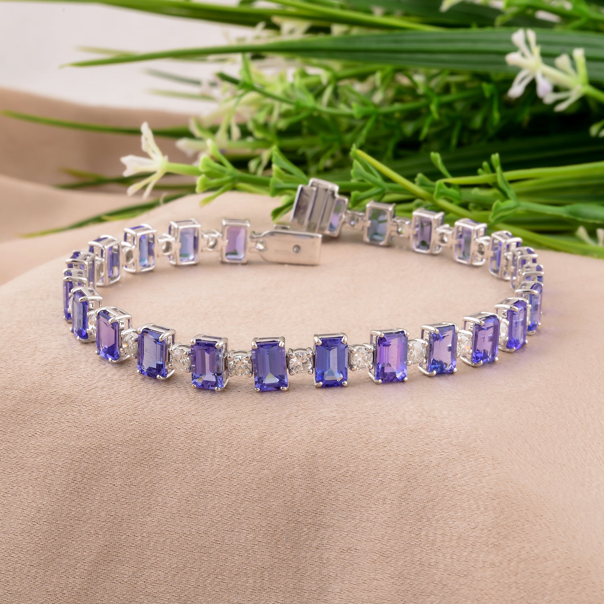 Certified Tanzanite Gemstone Natural Diamond Fine Gold Bracelet