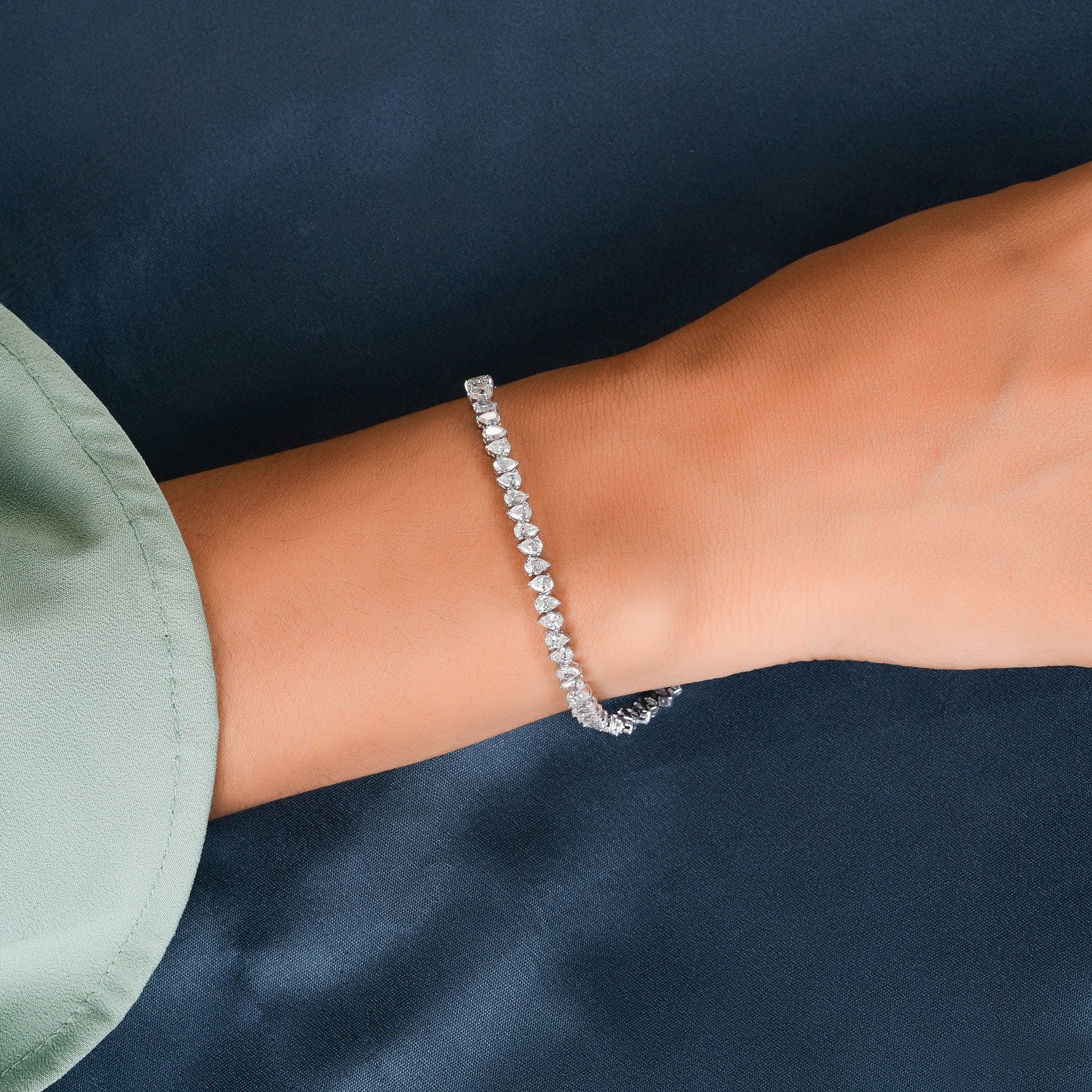 Minimal 5.30 Carat Pear Cut Natural Diamond Tennis Bracelet