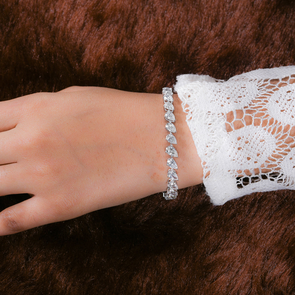 Pear Cut Natural Diamond 10.55 Carat Fine Gold Station Bracelet