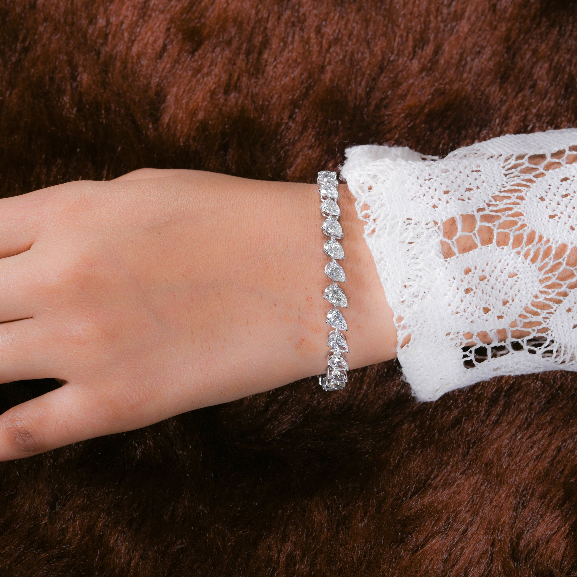 Pear Cut Natural Diamond 10.55 Carat Fine Gold Station Bracelet