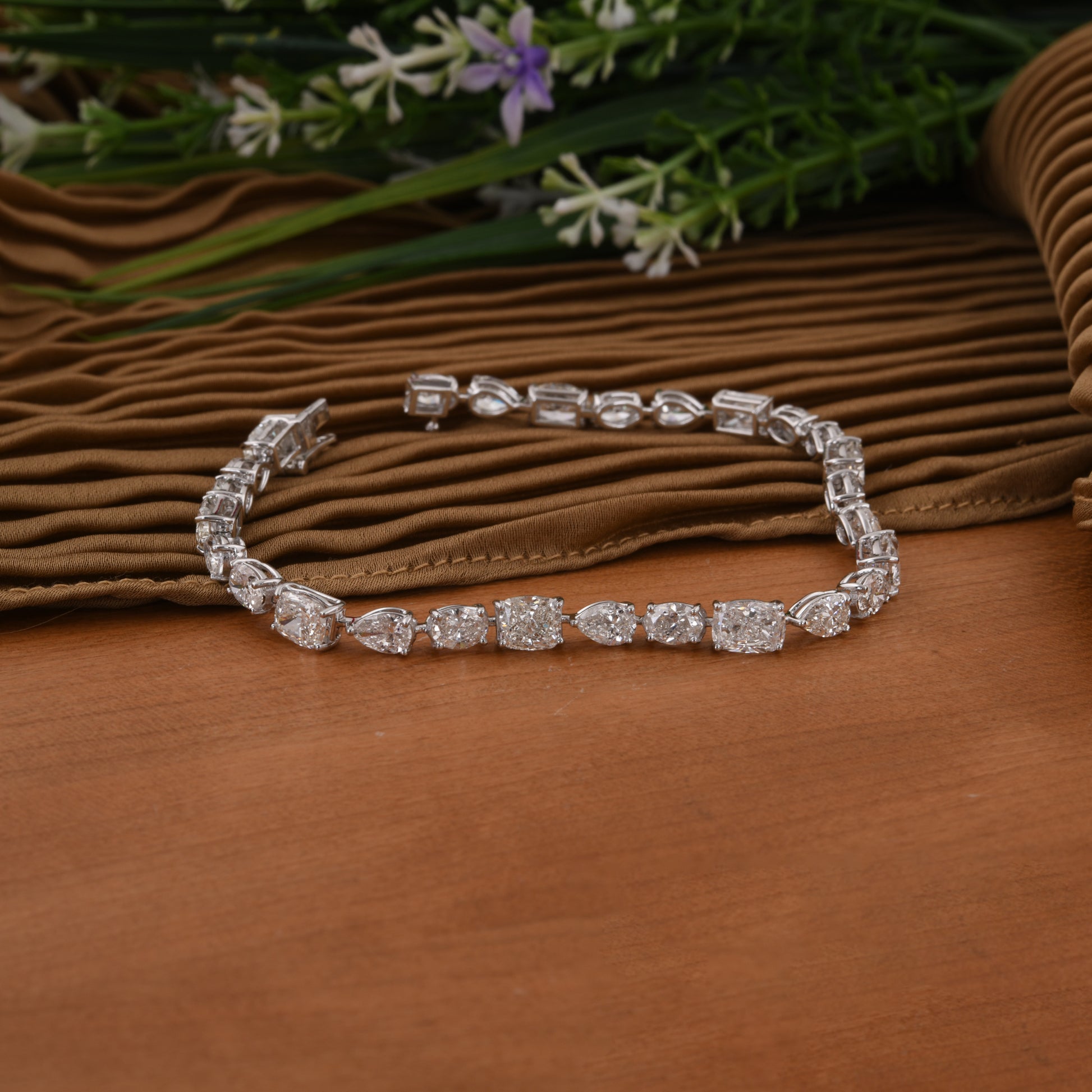 Natural SI Clarity HI Color Multi Shape Diamond Solid Gold Bracelet
