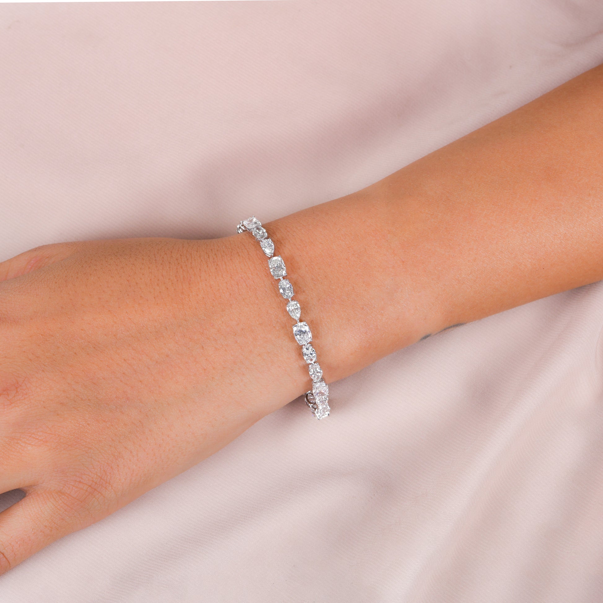 Natural SI Clarity HI Color Multi Shape Diamond Solid Gold Bracelet