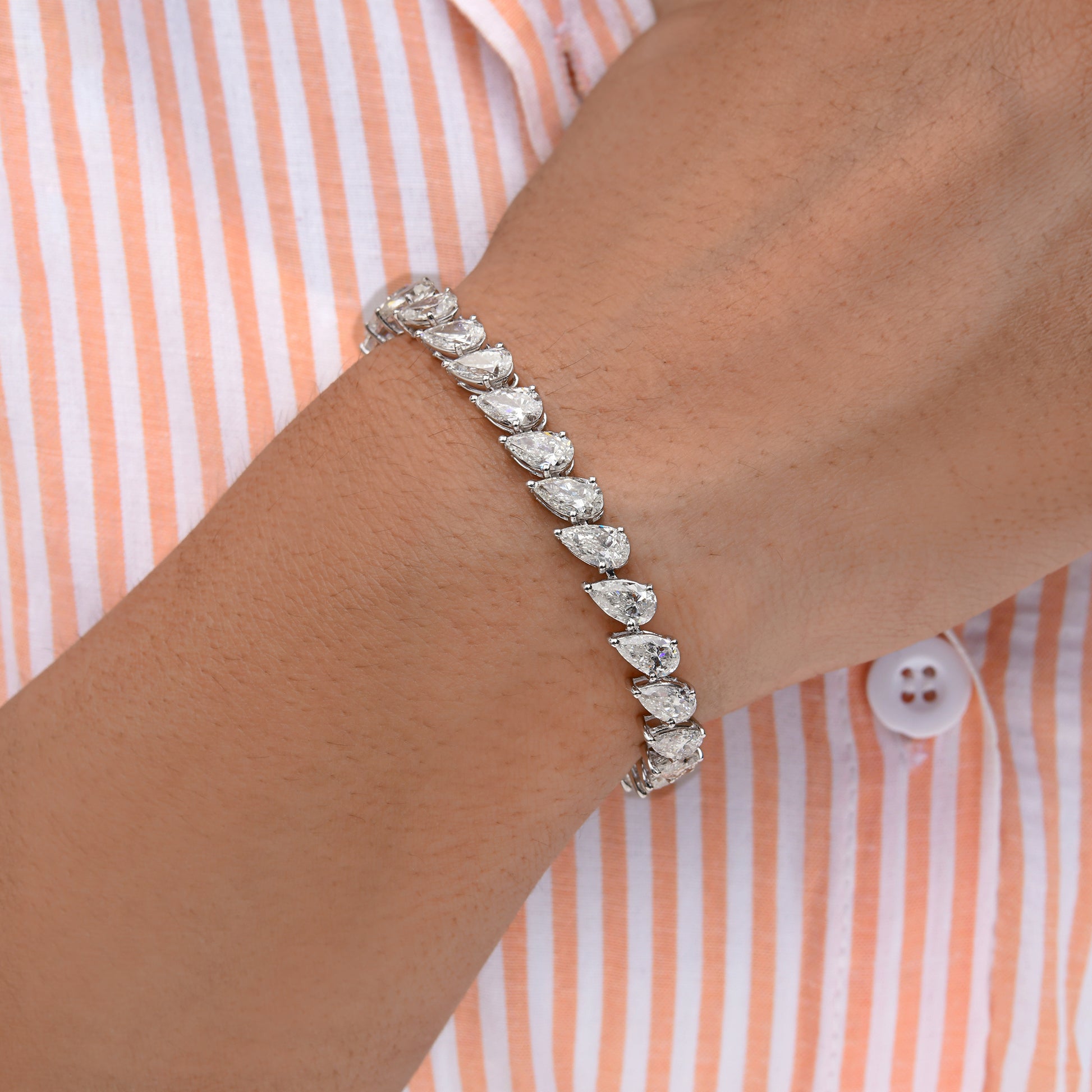 Natural Pear Cut Multi Diamond 13.59 Carat Tennis Gold Bracelet