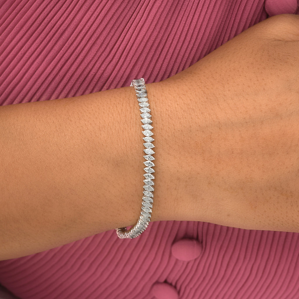 Exquisite Marquise Cut Natural Diamond Tennis Bracelet in Fine Gold