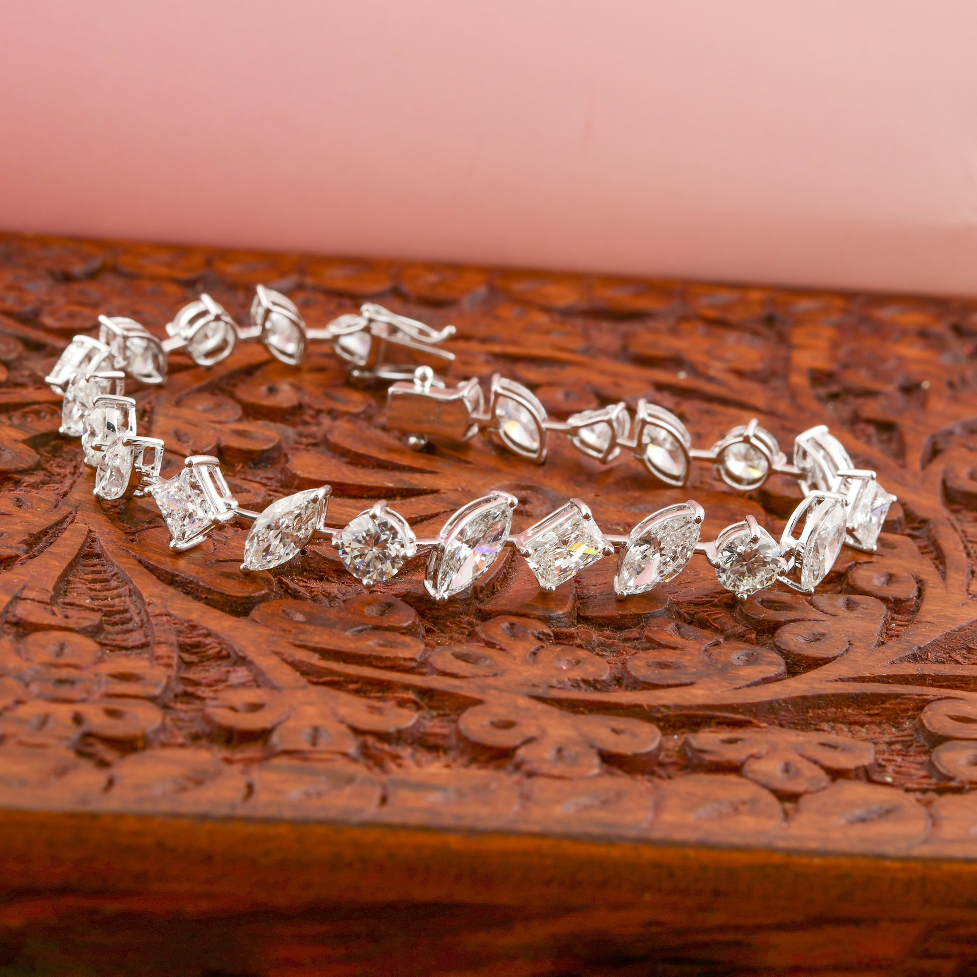 Handcrafted SI Clarity HI Color Natural Diamond Tennis Bracelet