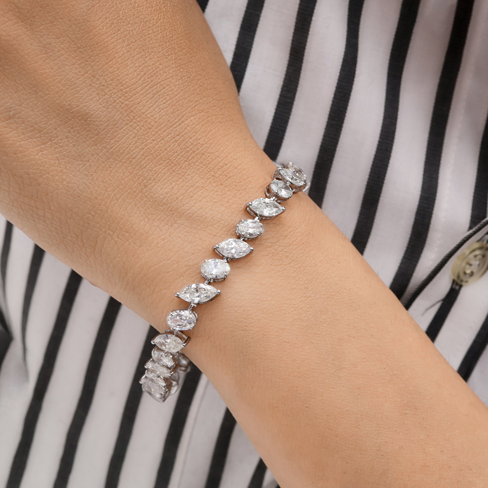 Marquise Oval Cut SI Clarity HI Color Diamond Gold Tennis Bracelet