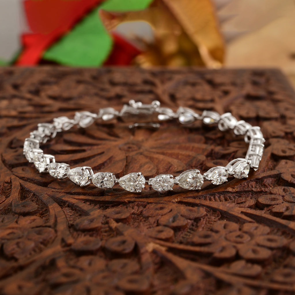10.55 Carat Natural SI Clarity HI Color Pear Oval Diamond Bracelet in Solid Gold