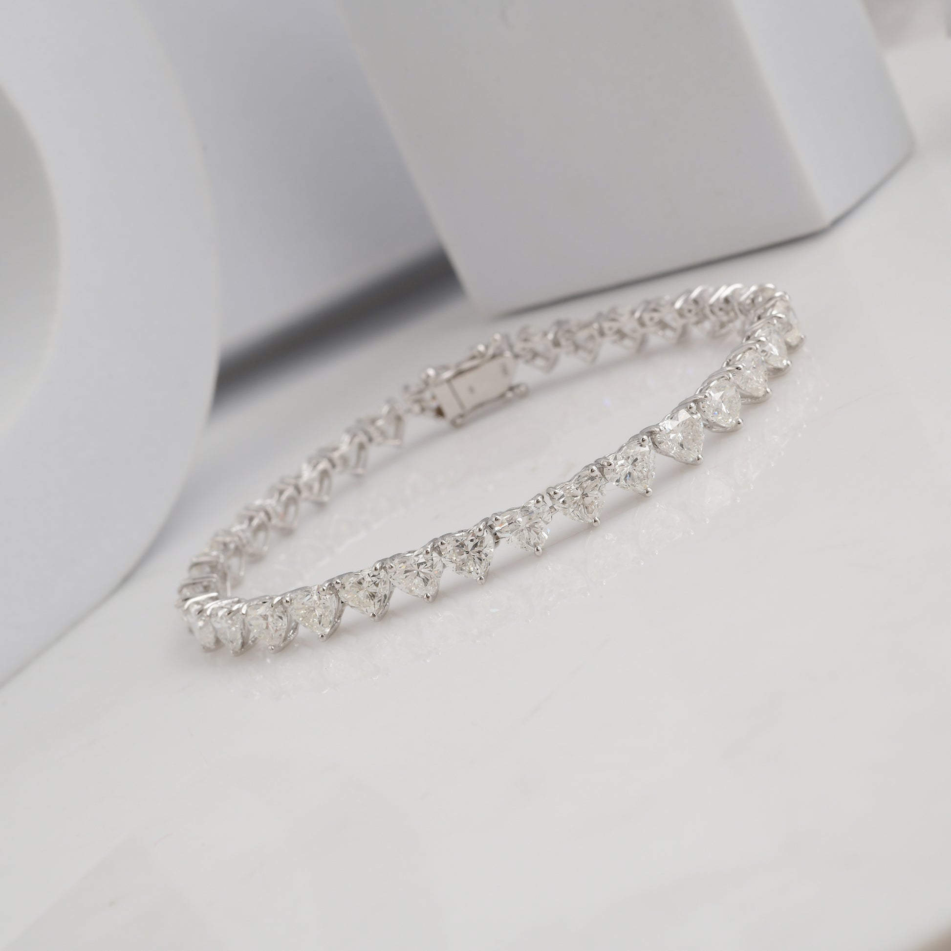 Heart Shape Natural Diamond Tennis Bracelet in Fine Gold