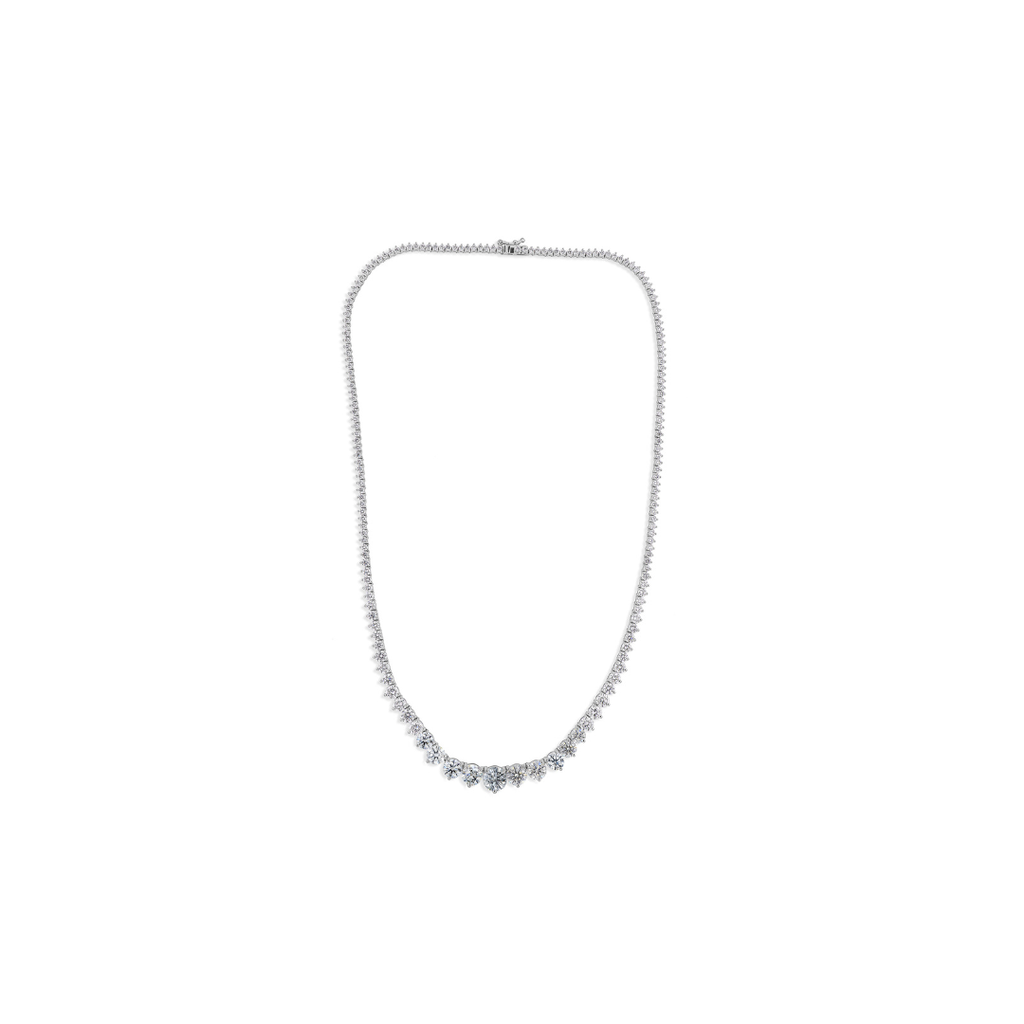 Graduated Round Diamond Tennis Necklace in Fine Gold