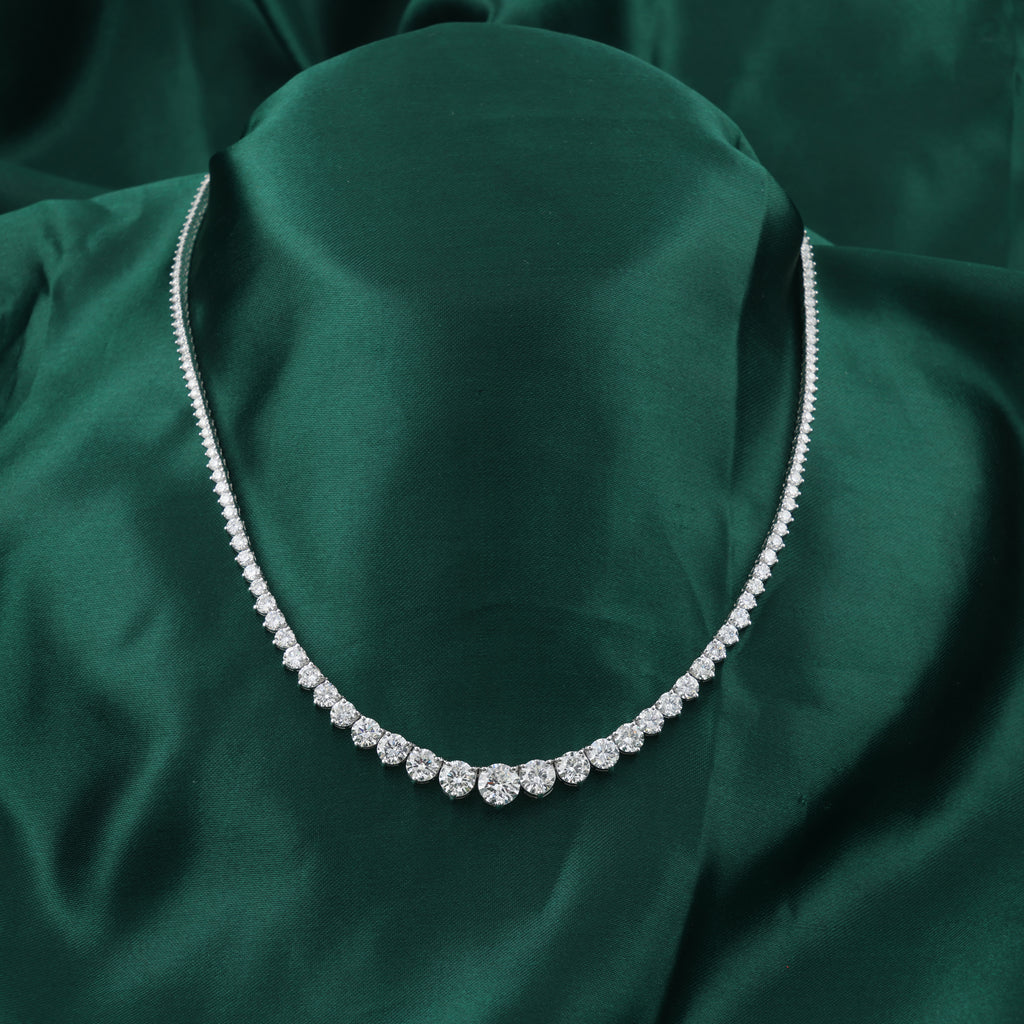Graduated Round Diamond Tennis Necklace in Fine Gold