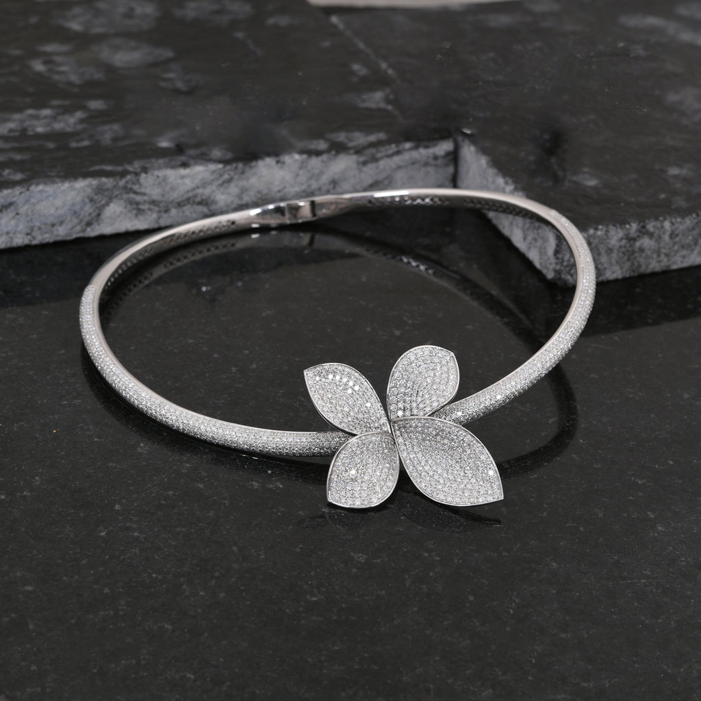 Handmade 11.20 Carat Natural Pave Diamond Leaf Gold Choker Necklace