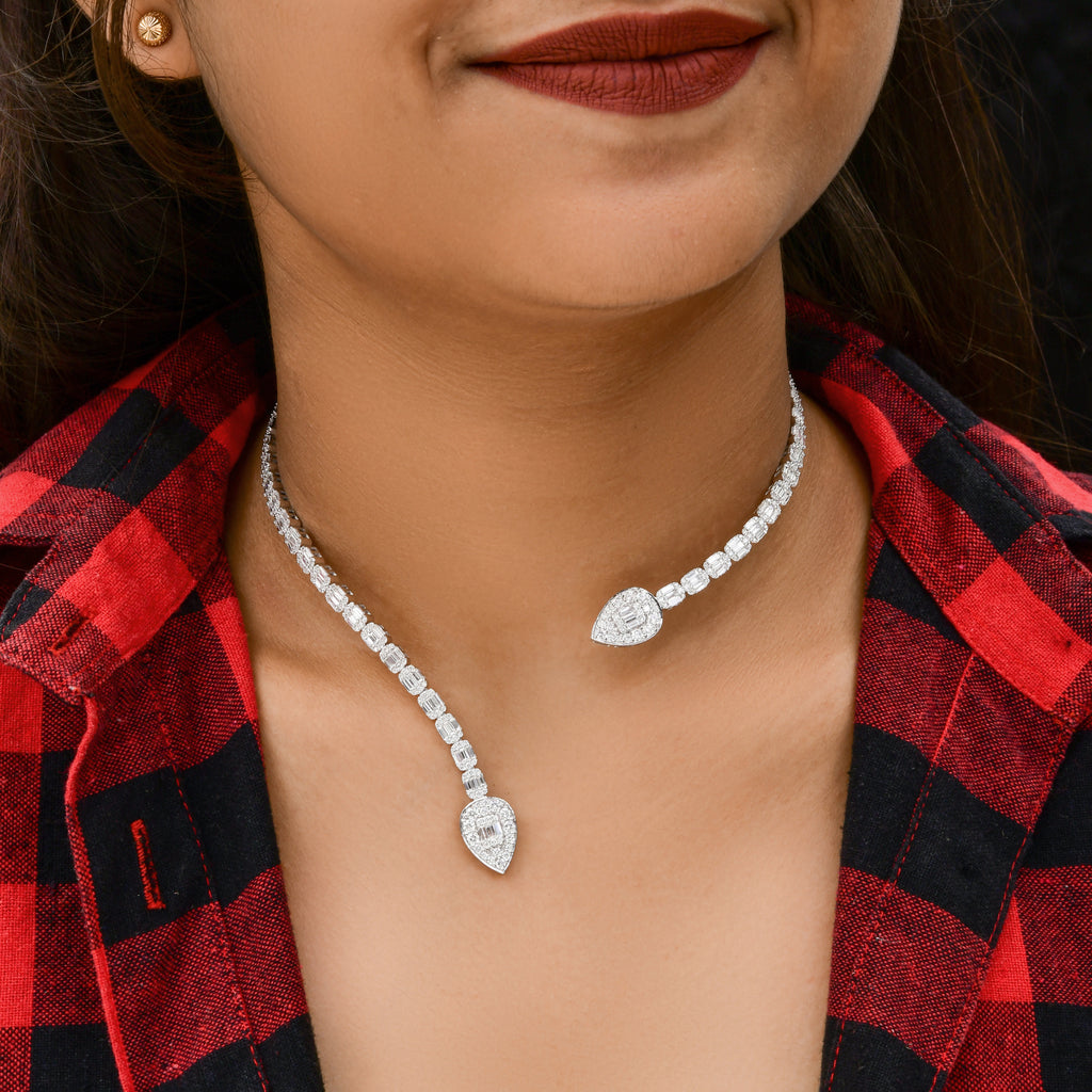 Brilliant Cut 7.02 Carat SI/HI Baguette Diamond Gold Choker Necklace