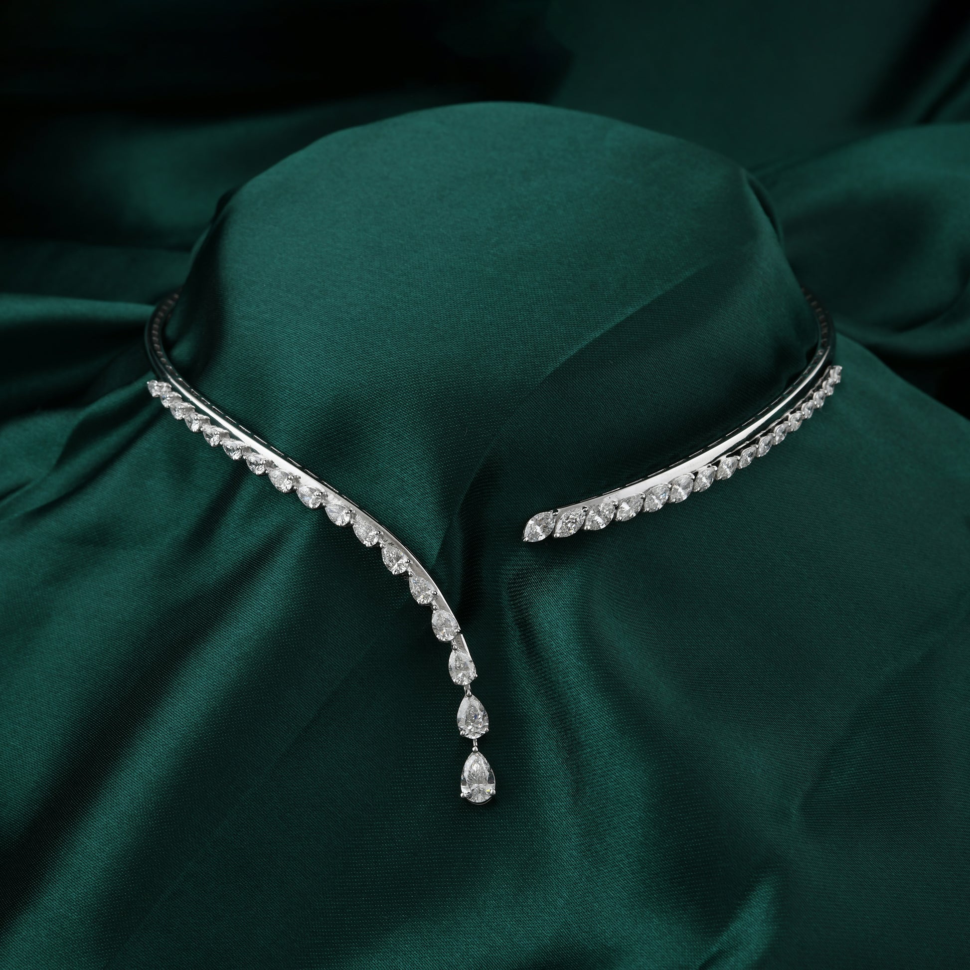 Unique SI Clarity HI Color Diamond Curved Design Choker Necklace