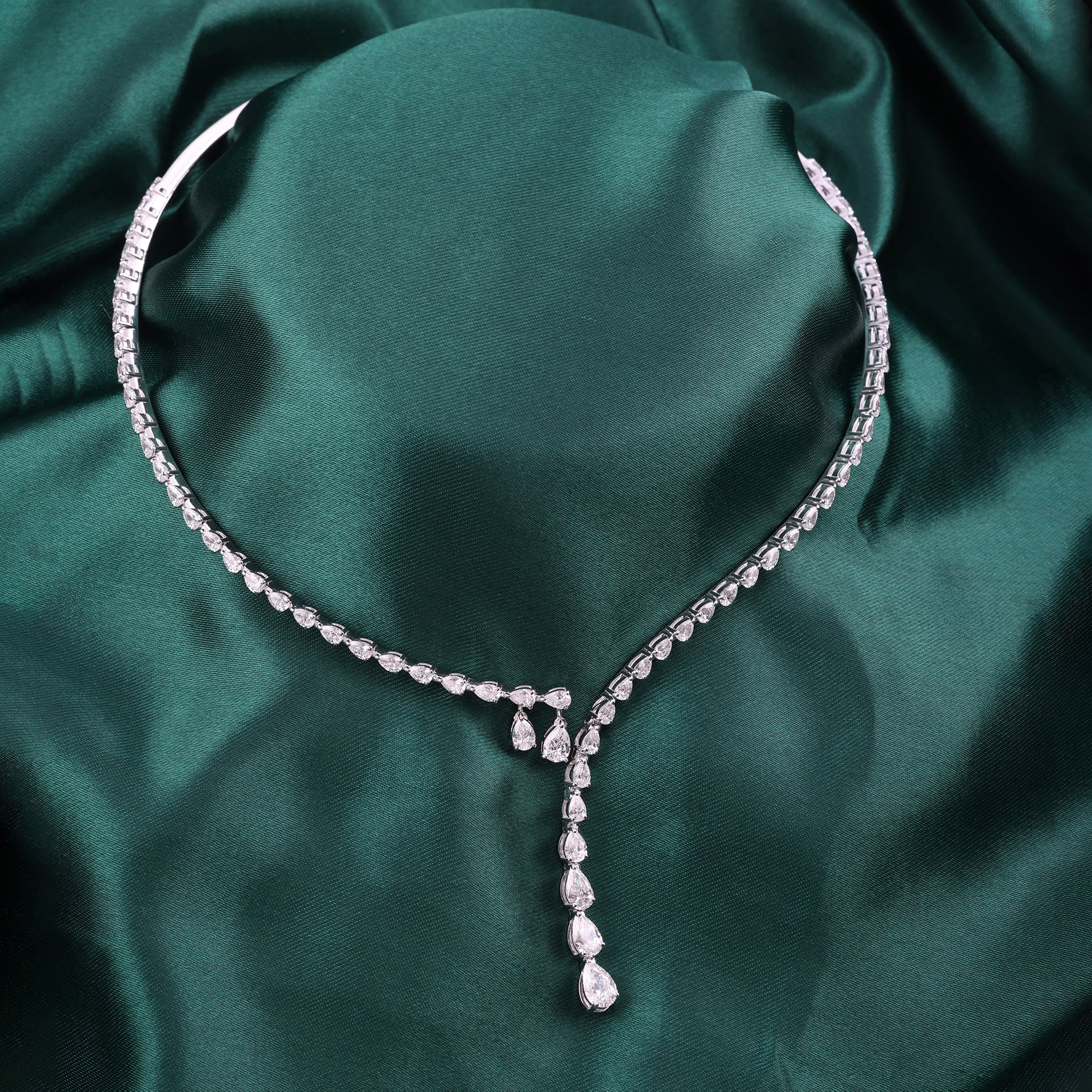 Timeless Fine Gold Graduated Pear Cut Diamond Choker Necklace