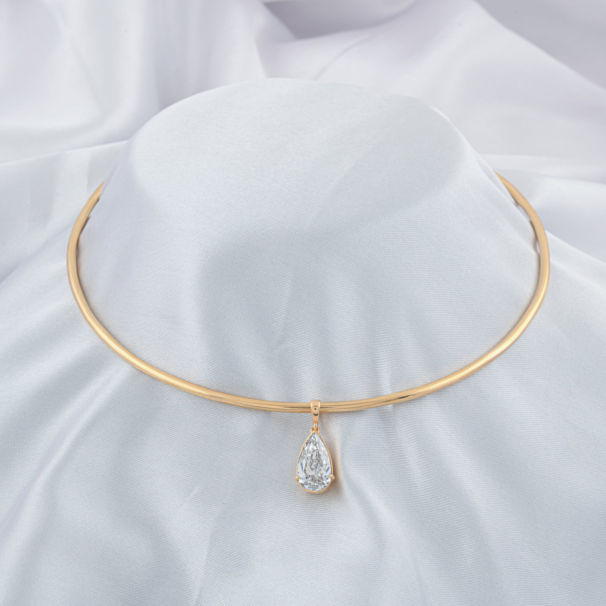 Minimal Fine Gold Diamond Choker Necklace with Pear Shaped Solitaire Drop