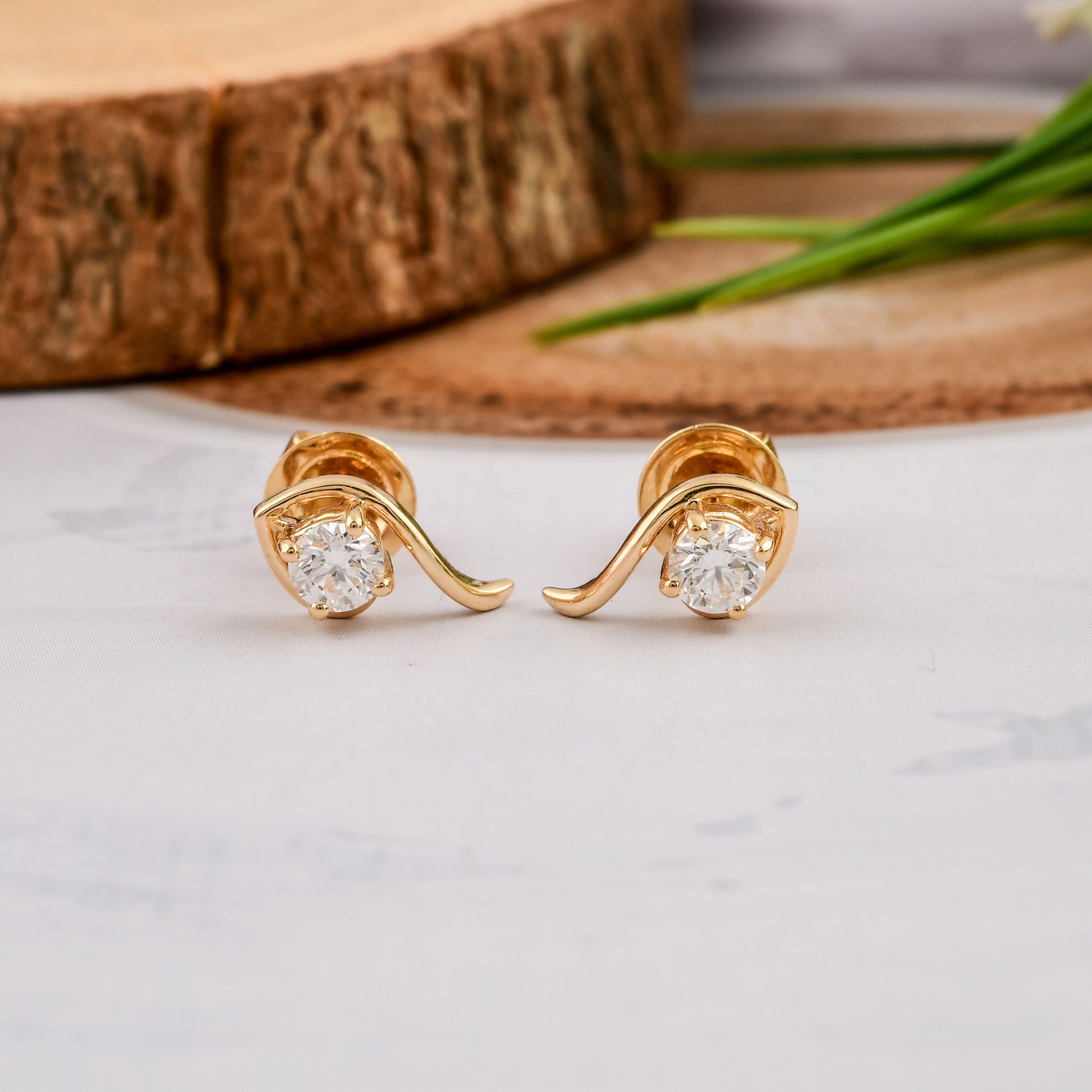 Curved Stud Earrings with Round Cut Solitaire Diamond Stone