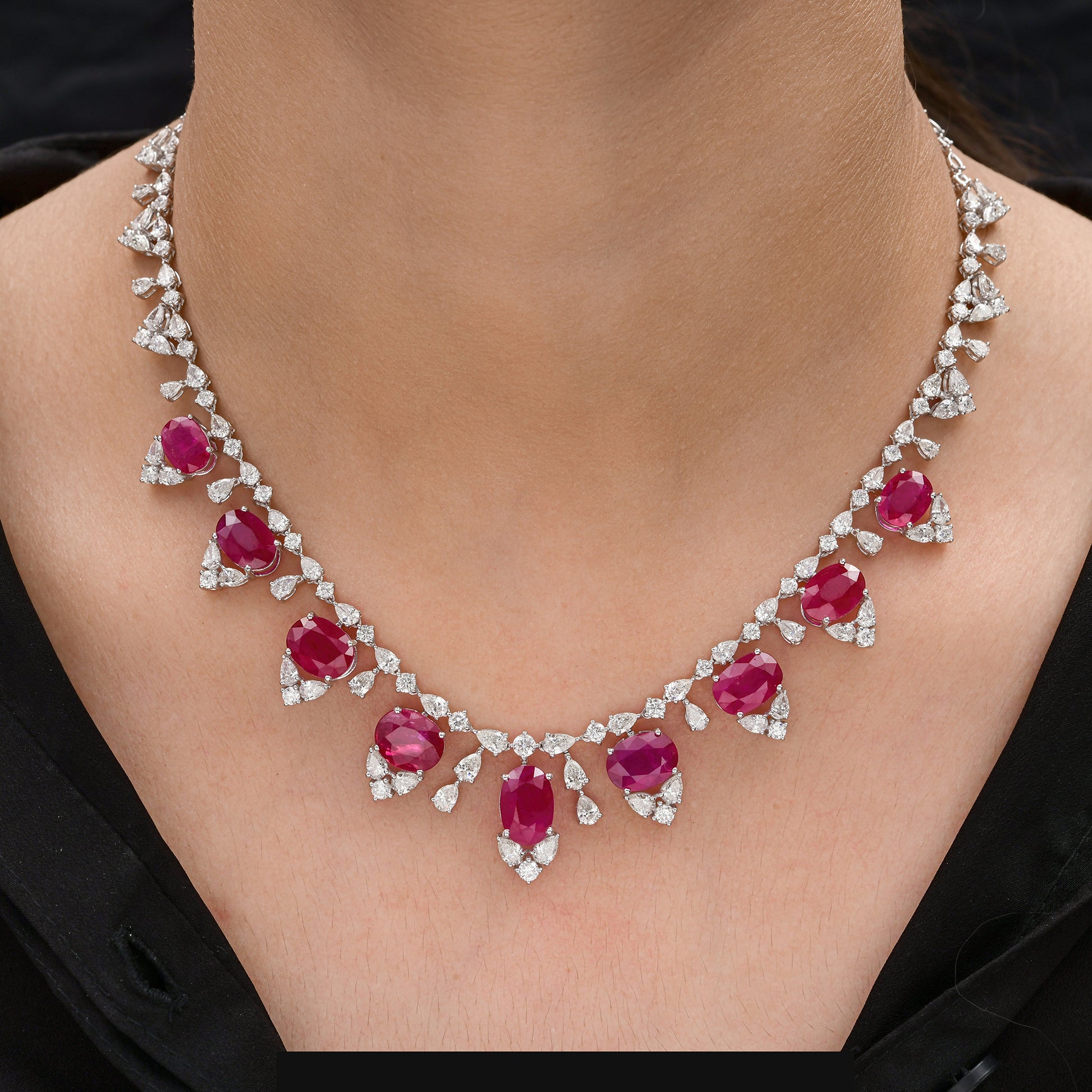 Statement 39.7Ct Gold Oval Cut Ruby Gemstone Halo Natural Diamond Wedding Necklace