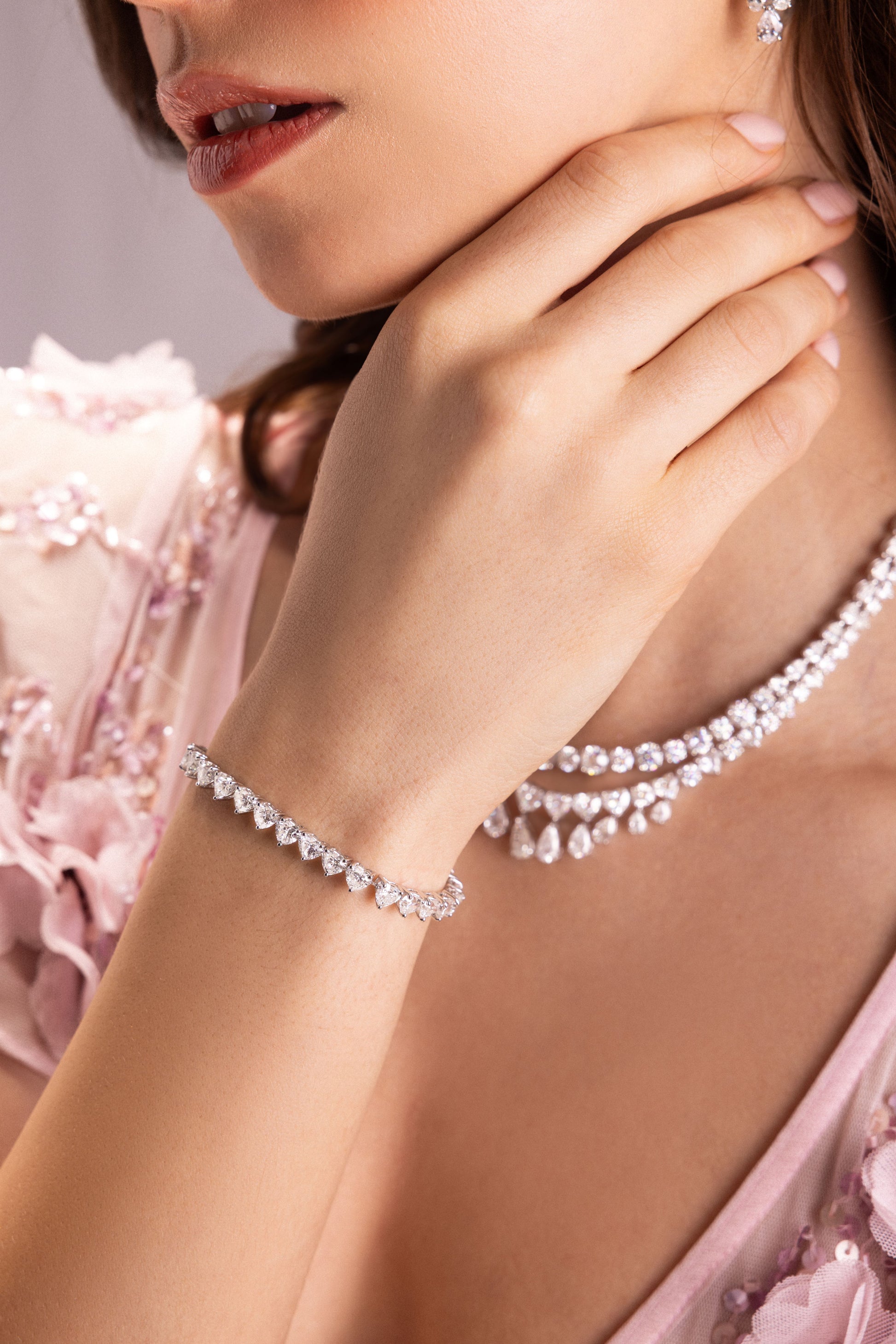 Heart Shape Natural Diamond Tennis Bracelet in Fine Gold