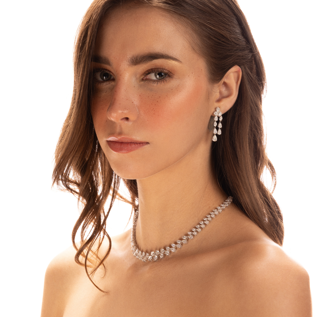 Certified Fine Gold Pear Shaped Natural Diamond Necklace