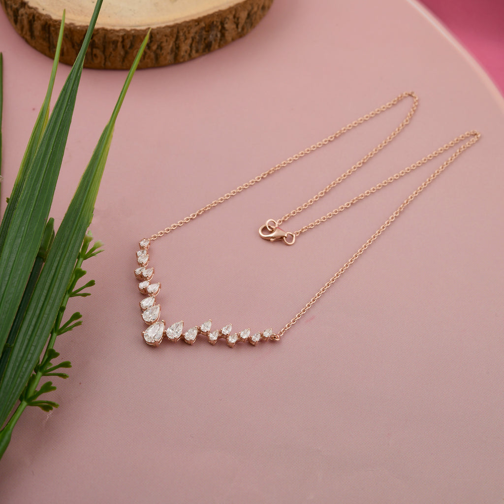 Graduated 2.28Ct Fine Gold Pear Cut Natural Diamond V Shaped Everyday Necklace