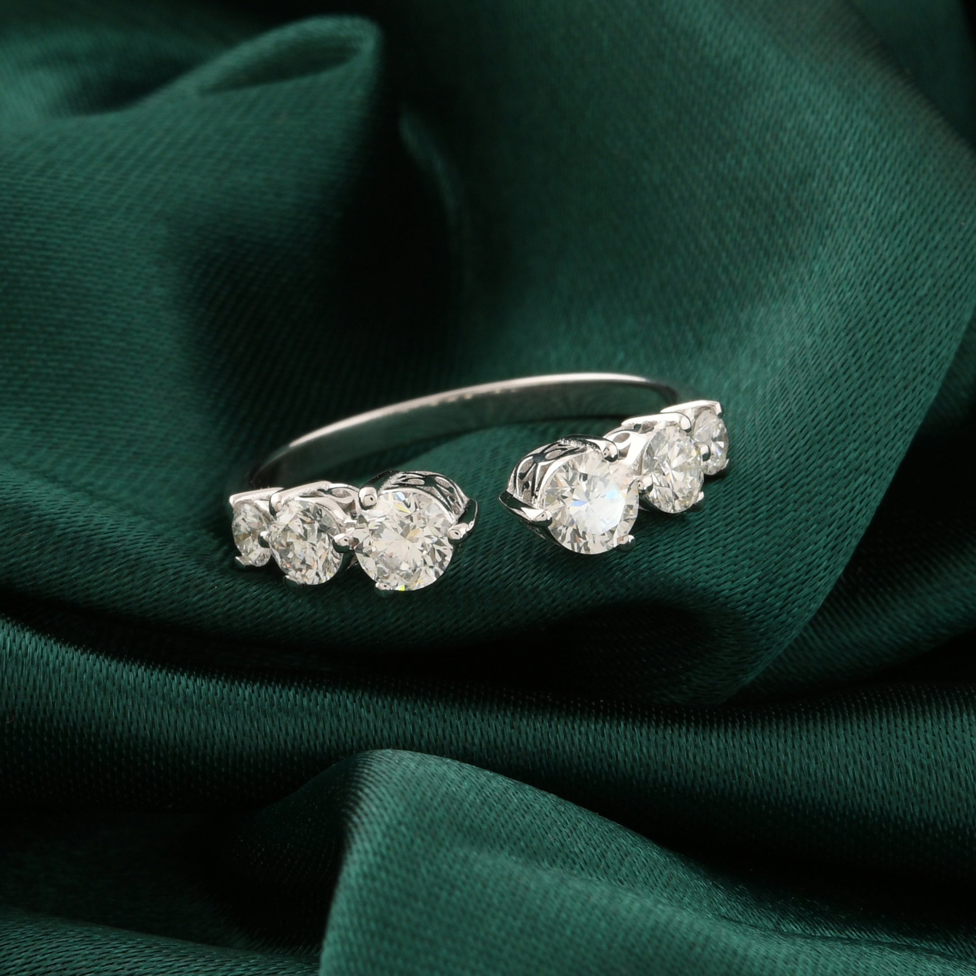 Certified Fine Gold Open Ring with Brilliant Round Cut Diamonds