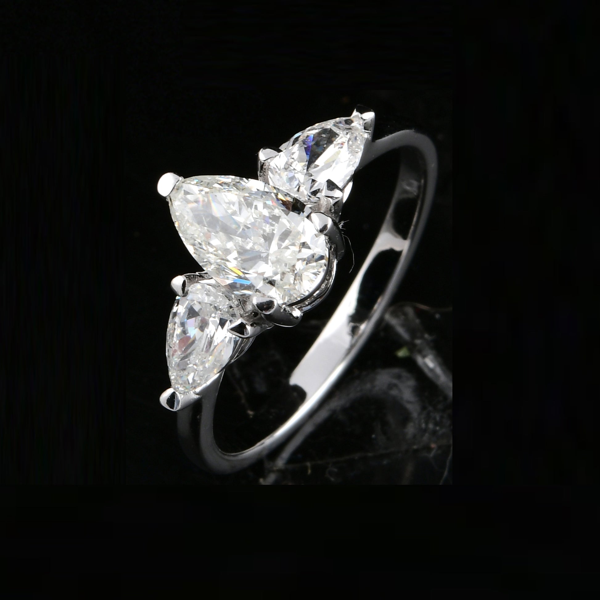Three Stone Pear Shaped 1.66Ct Natural Diamond Fine Gold Ring