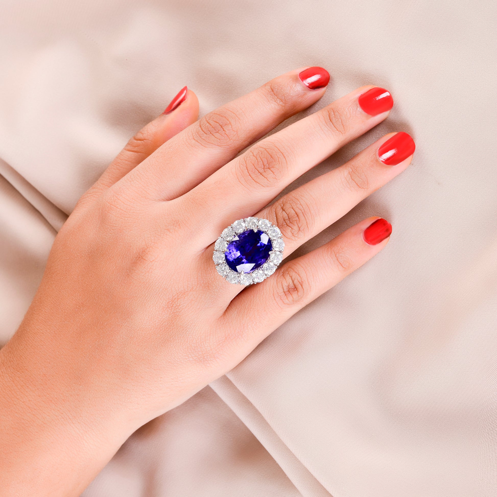 15.62 Tcw Natural SI/H Diamond Oval Tanzanite Gemstone Gold Halo Ring