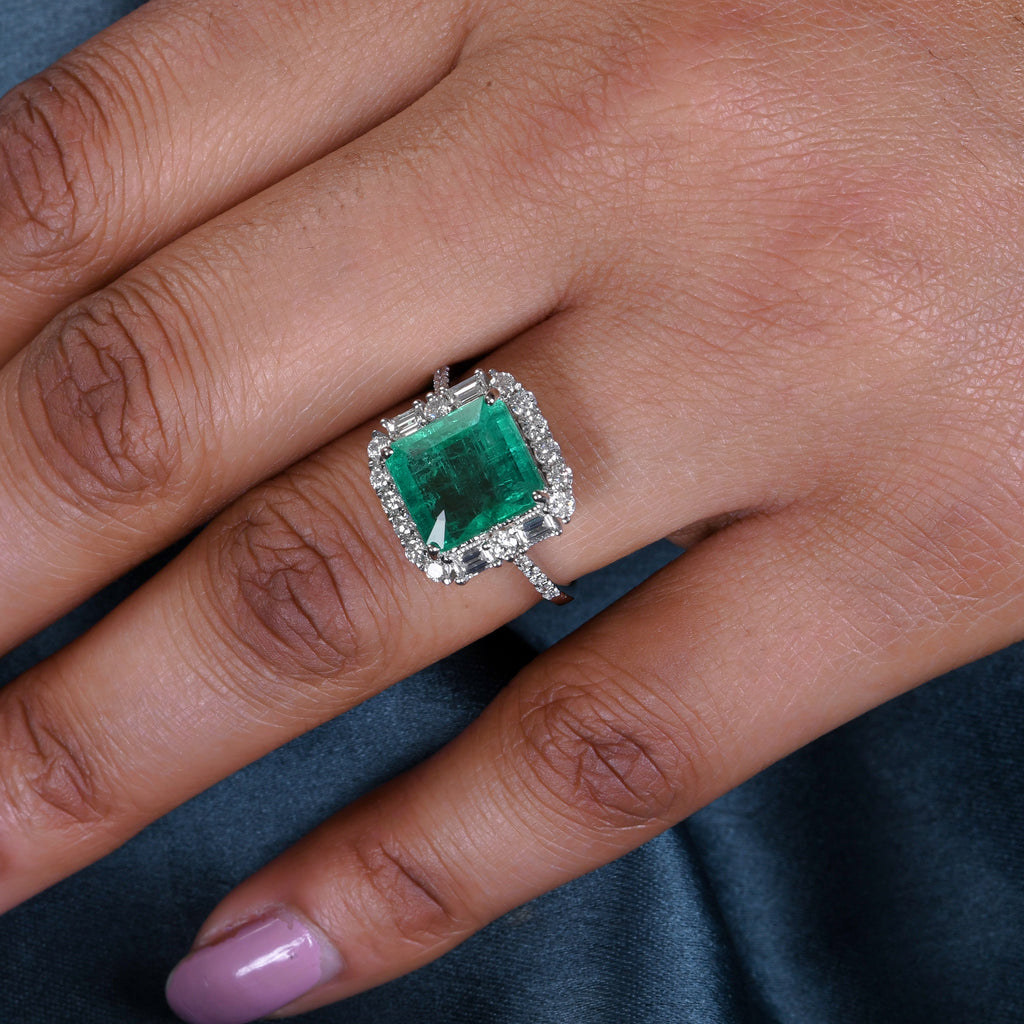 Certified Fine Gold 4.66 Tcw Zambian Emerald Gemstone Diamond Halo Ring