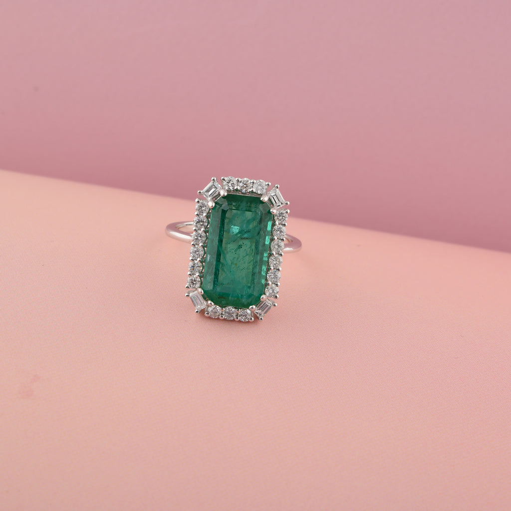 Statement 6.26Ct Big Emerald Ring Surrounded By Sparkling Diamonds In Fine Gold