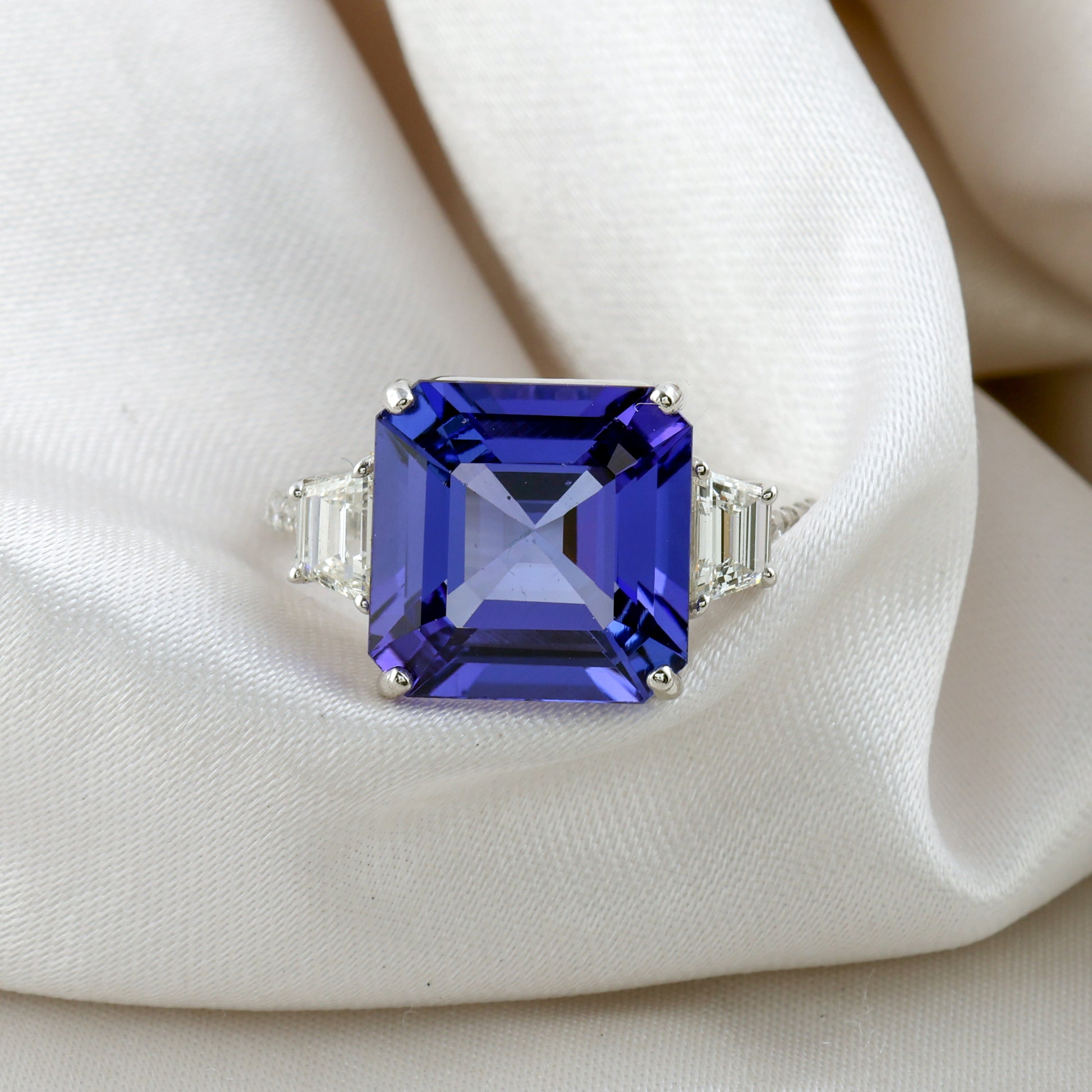 Tanzanite and Natural Diamond Ring in 18K Fine Gold