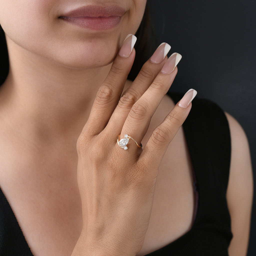 Minimalist Pear Round Cut Diamond Twisted Gold Band Ring