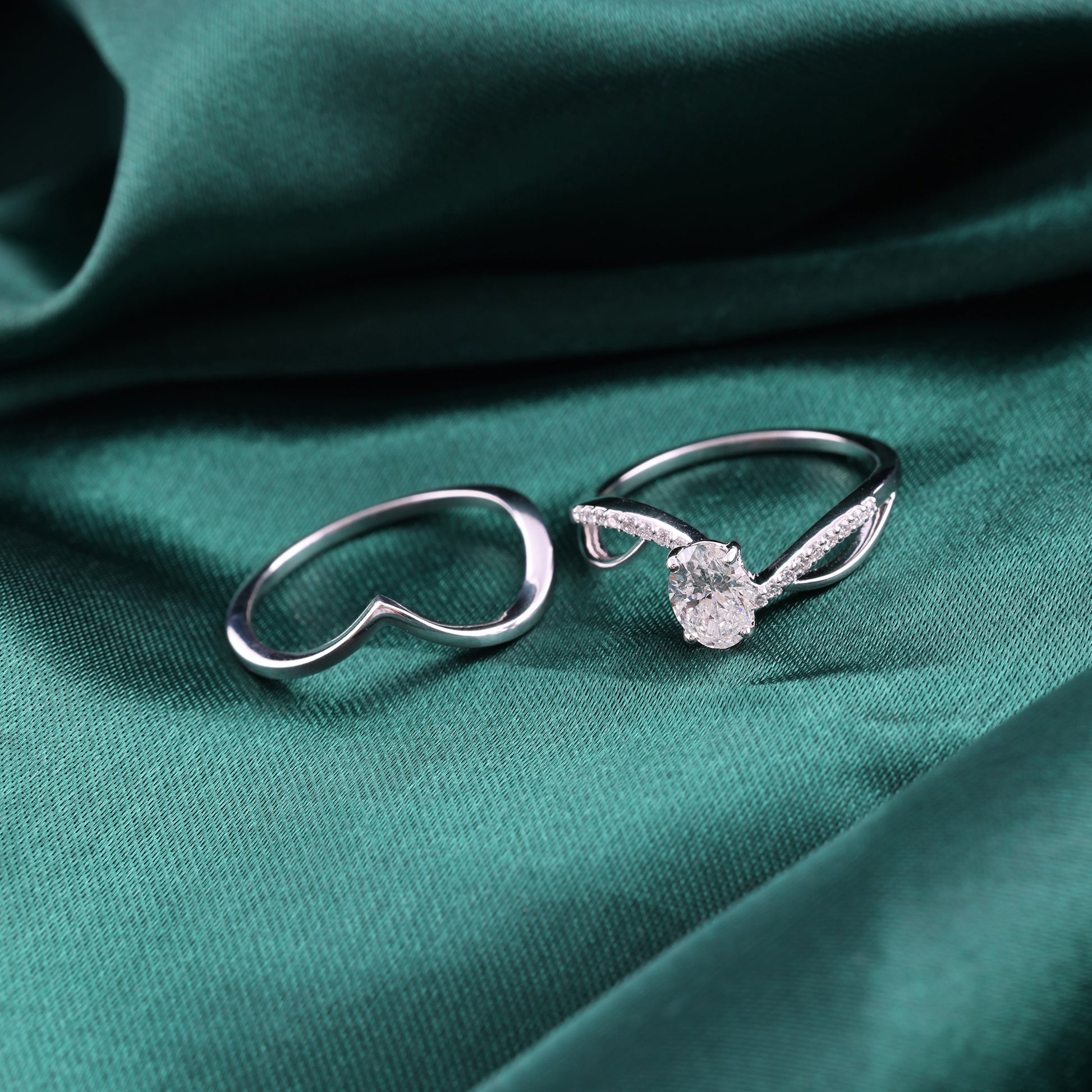 Unique Twisted Oval Solitaire Bridal Ring Set with Curve Design Band