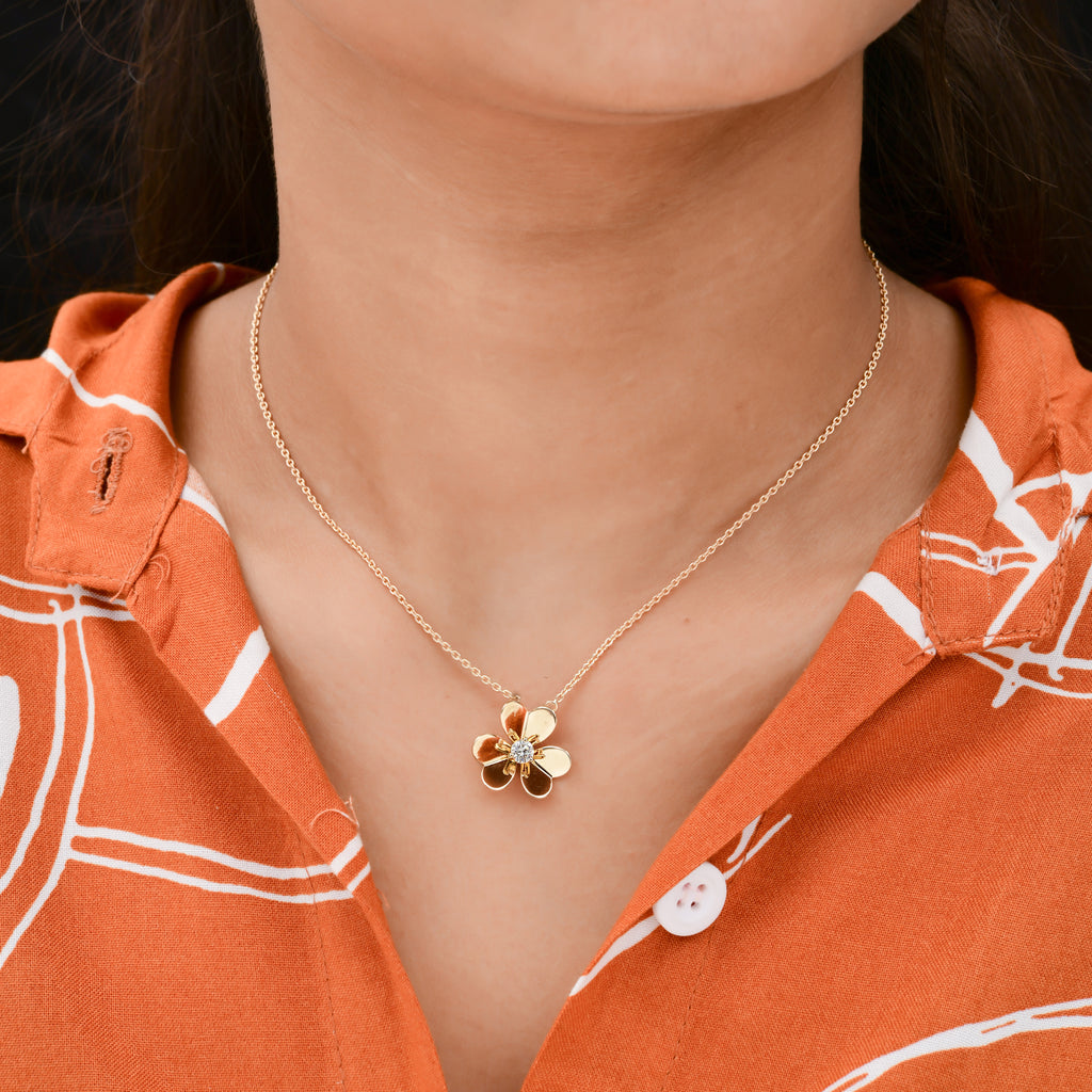 Minimalist Floral Shape 0.23Ct Diamond Pendant Necklace In Solid Gold