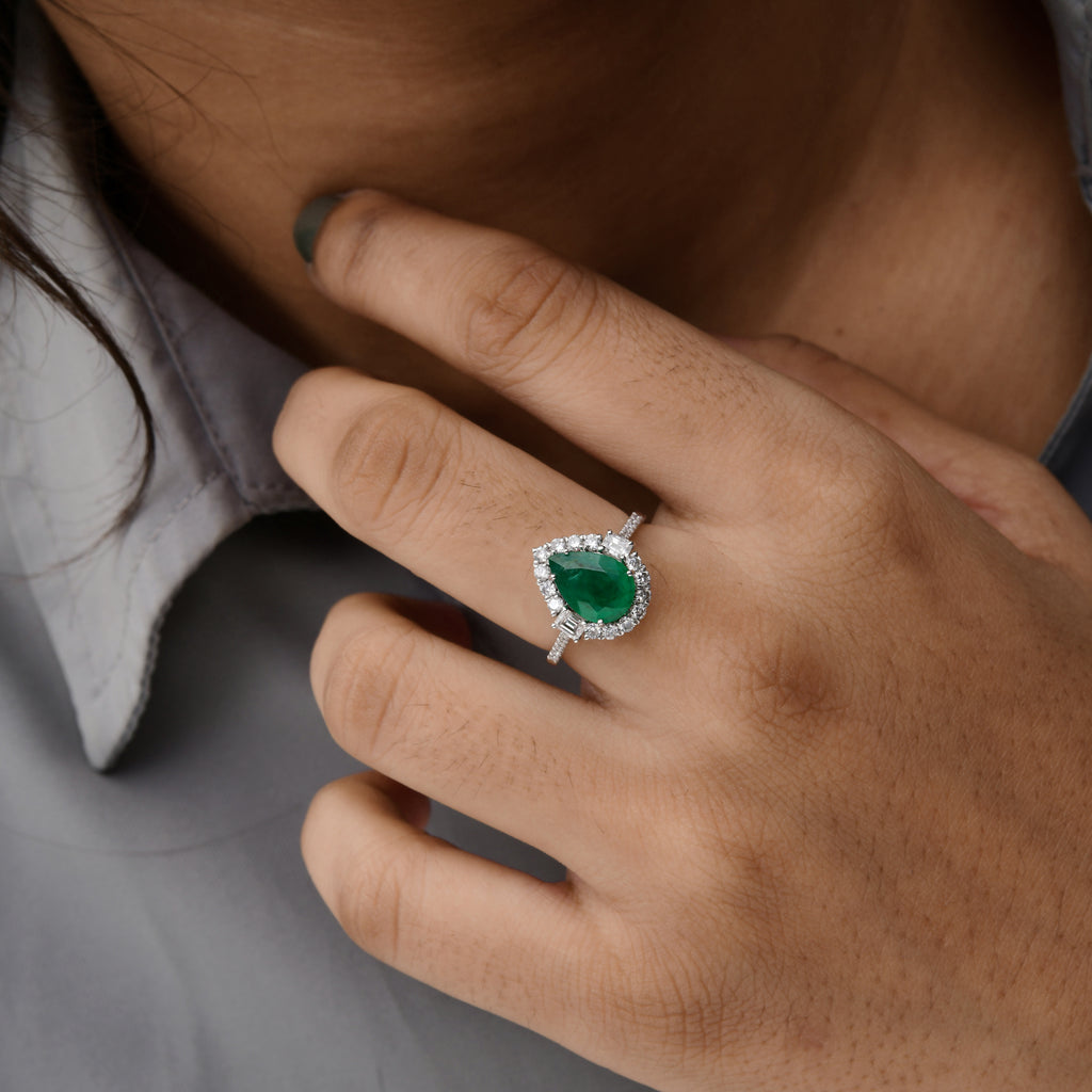 Teardrop 1.6Ct Emerald Halo Round Brilliant Cut Diamond Bridesmaid Ring In Gold