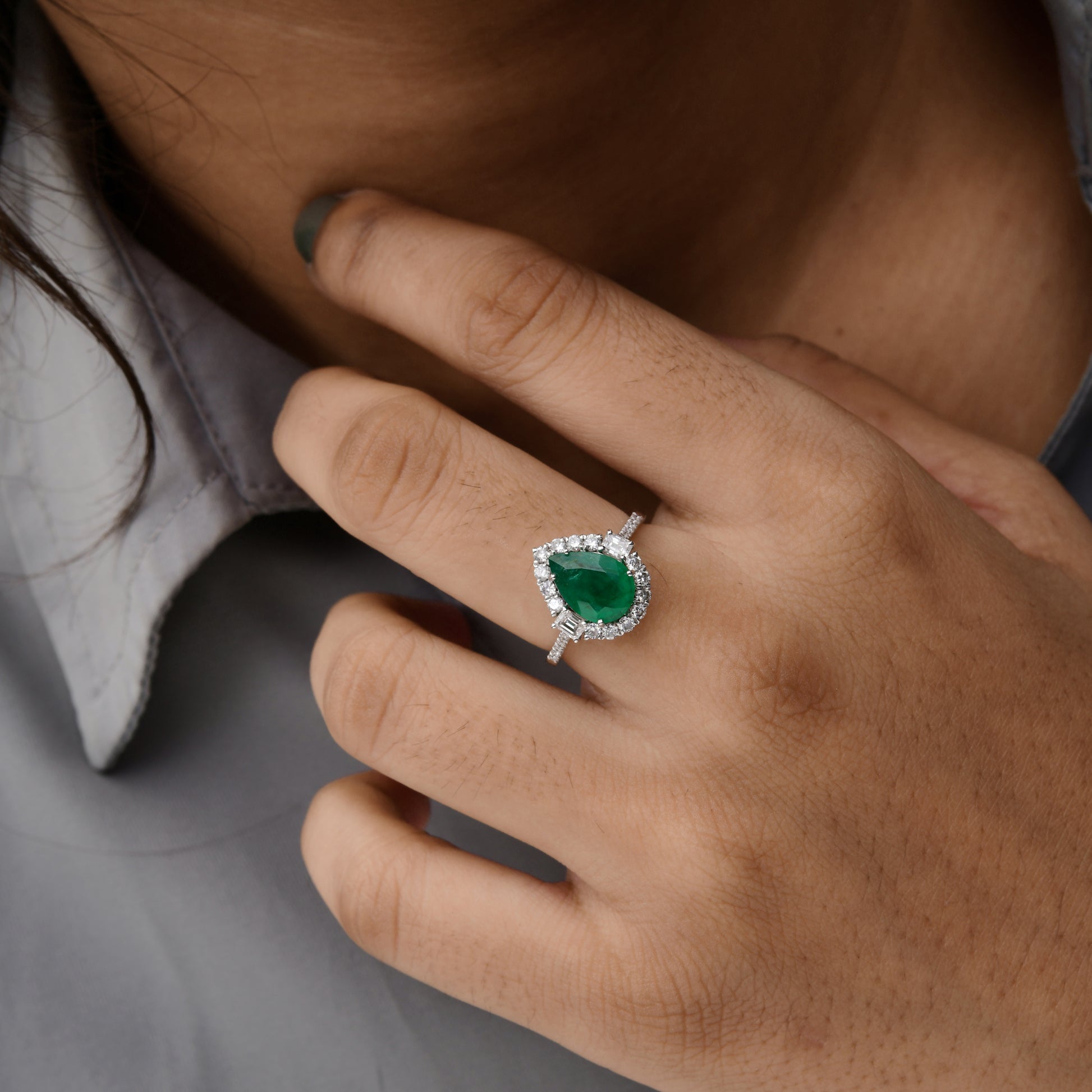 Teardrop 1.6Ct Emerald Halo Round Brilliant Cut Diamond Bridesmaid Ring In Gold