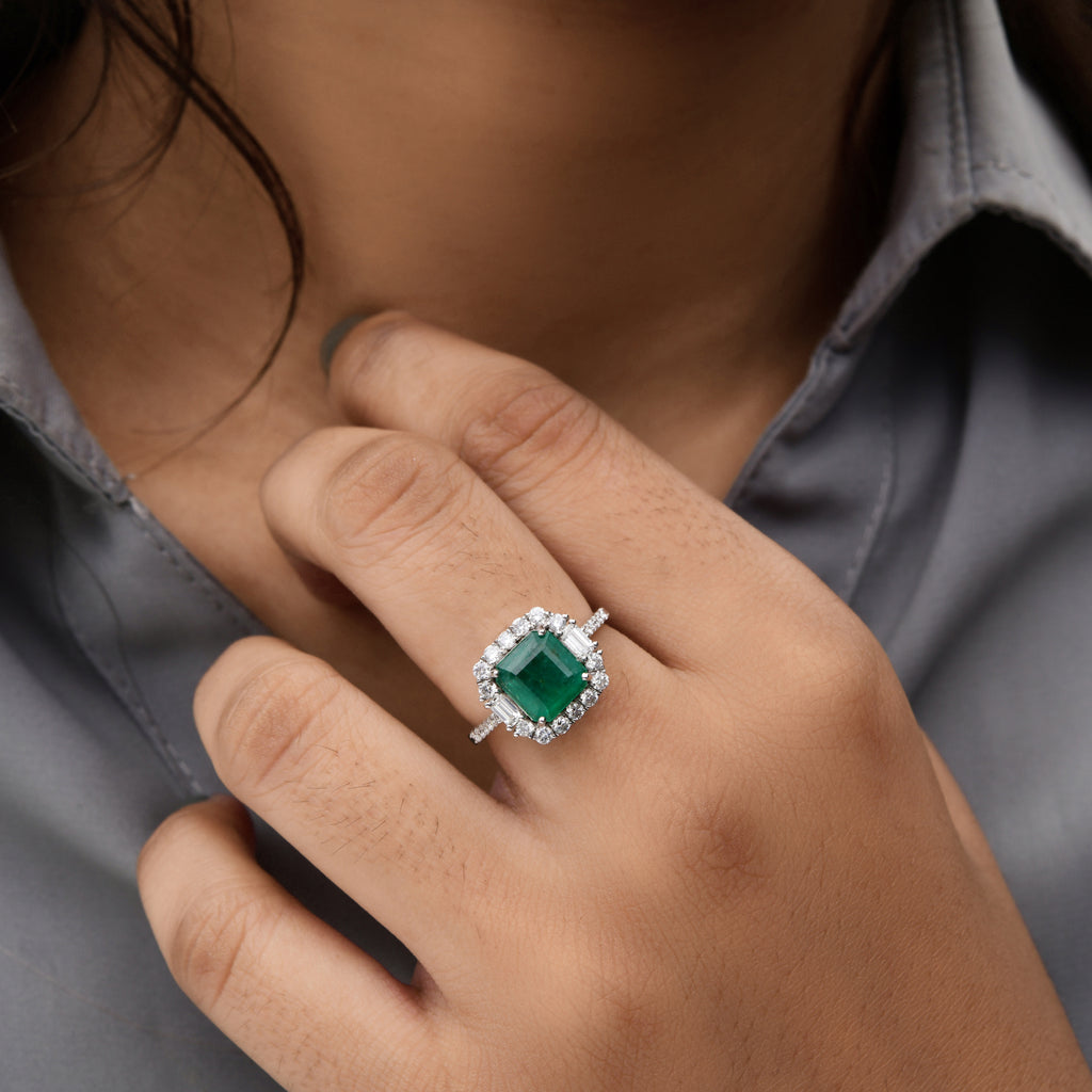 SI Clarity HI Color 2.18Ct Zambian Emerald Gemstone Diamond Gold Halo Ring