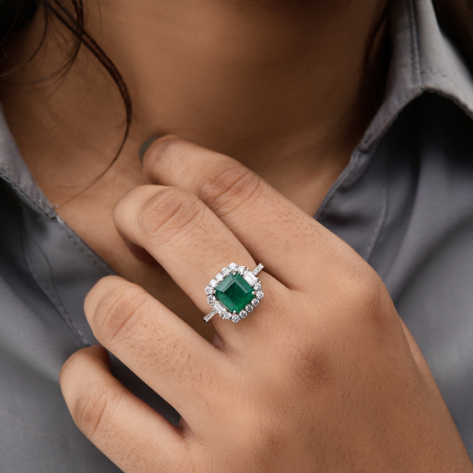 SI Clarity HI Color 2.18Ct Zambian Emerald Gemstone Diamond Gold Halo Ring